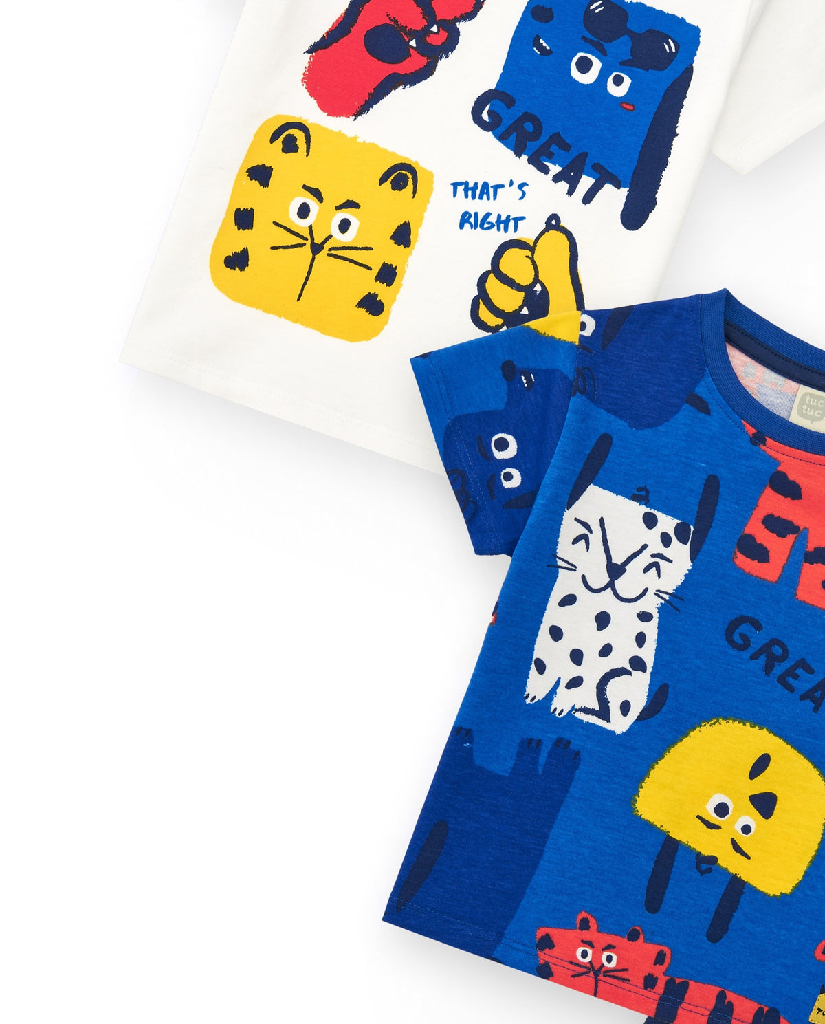 Conjunto para niño con dos camisetas y pantalón corto azul