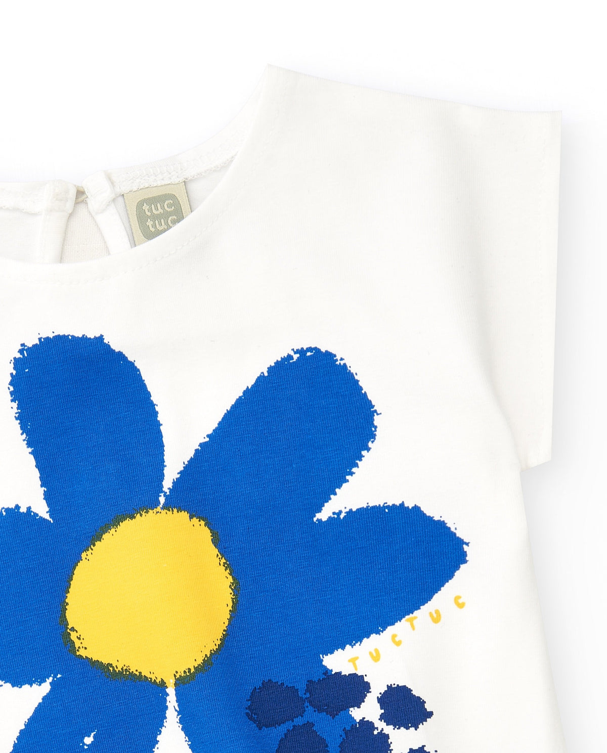 Camiseta para niña en blanco con flor azul y corazones