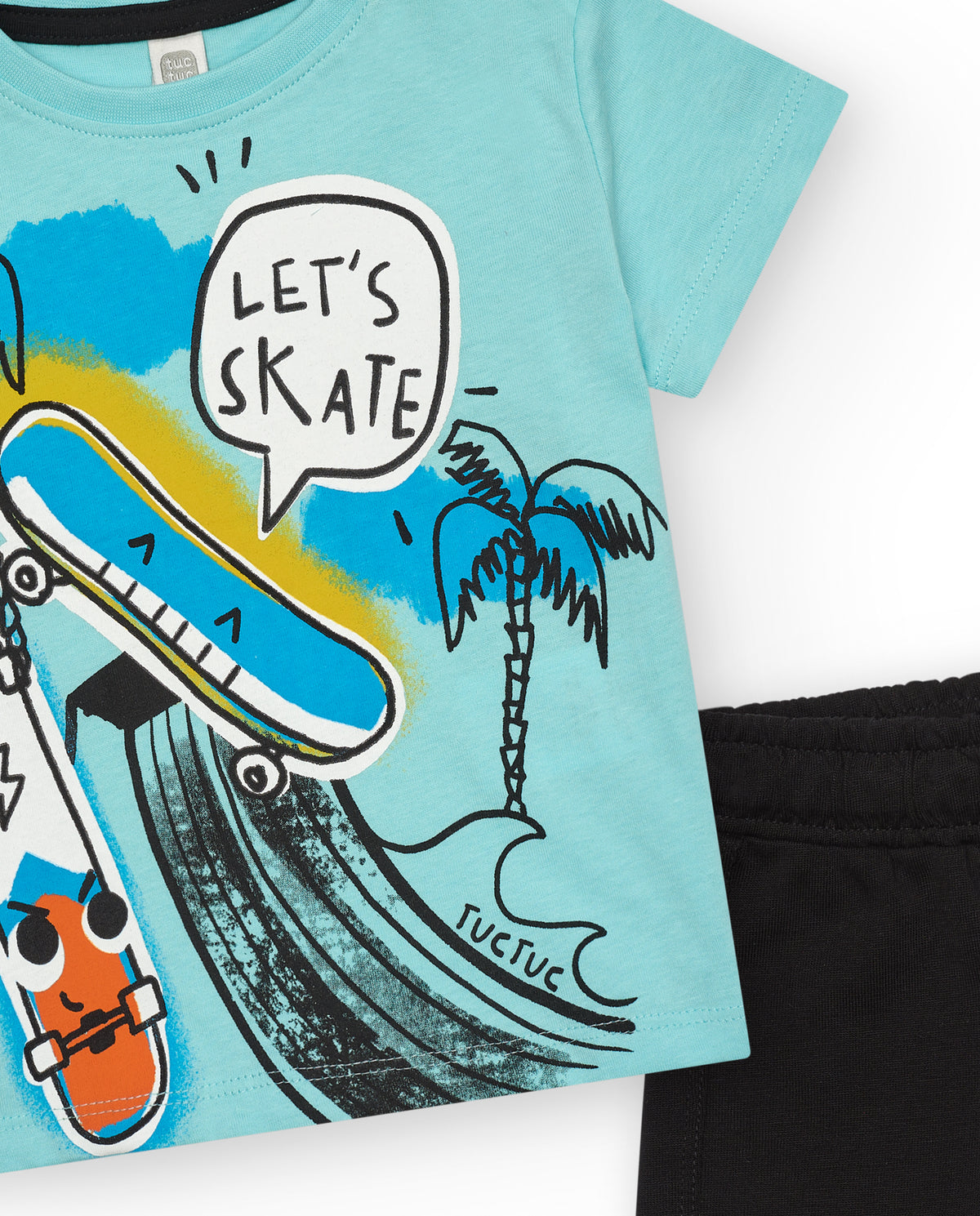 Conjunto para niño con camiseta azul y short negro