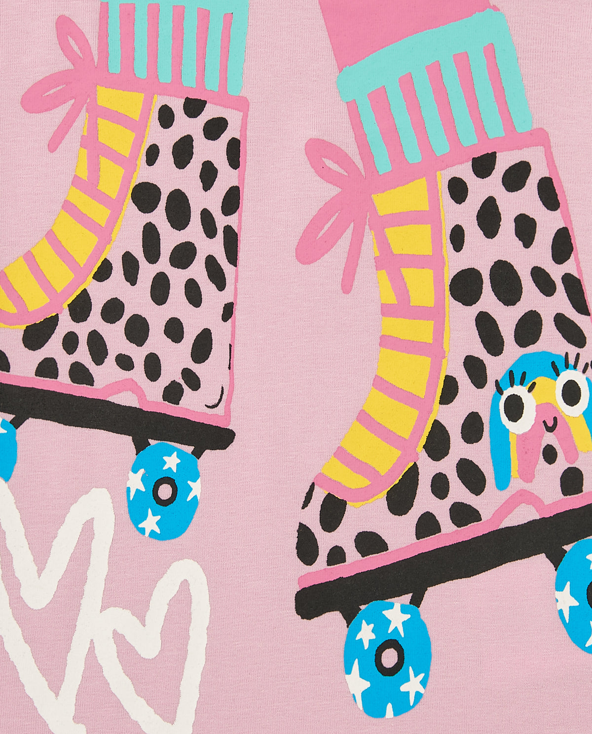 Camiseta para niña en rosa con patines y corazones
