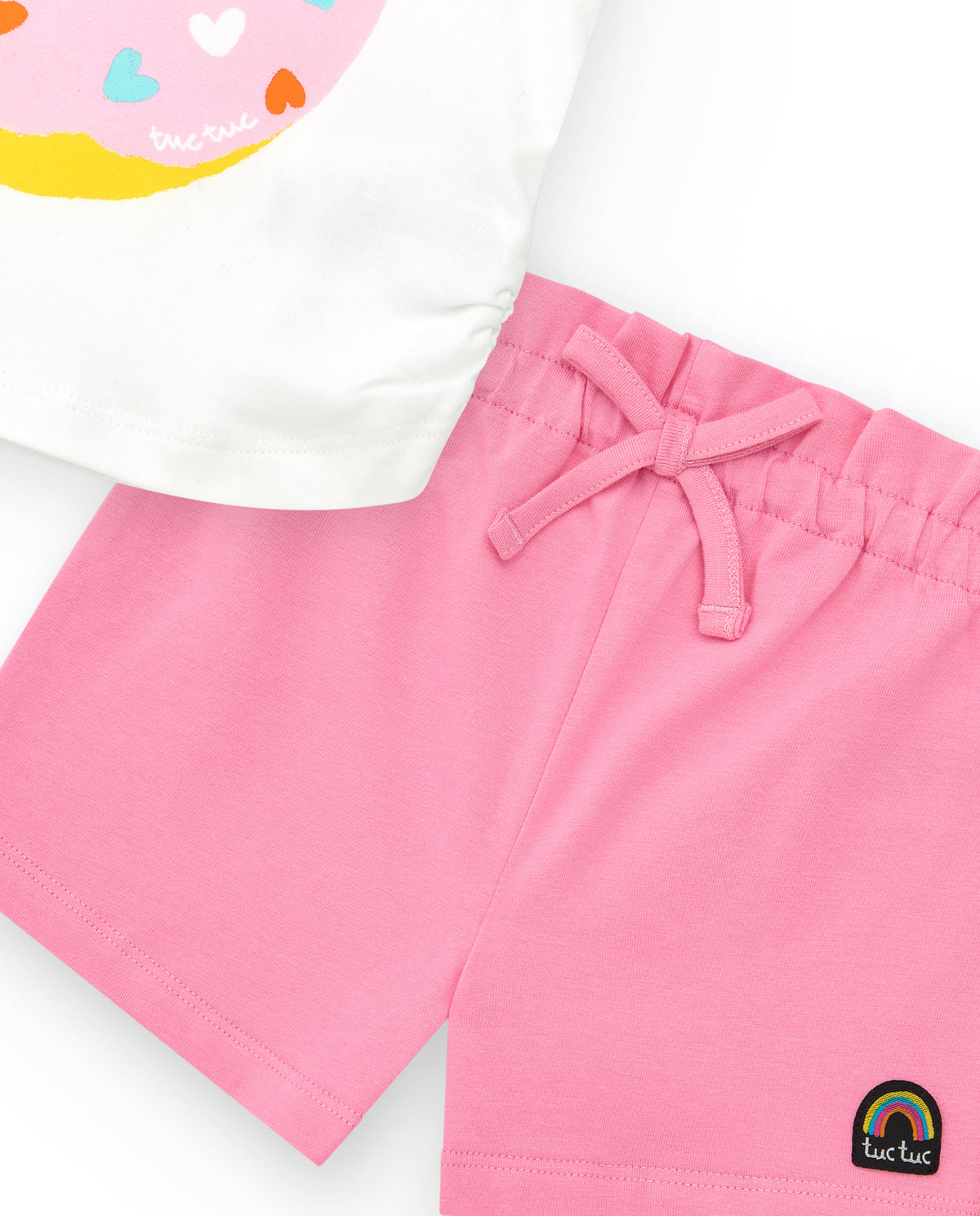 Conjunto para niña con camiseta blanca y short rosa con lazo
