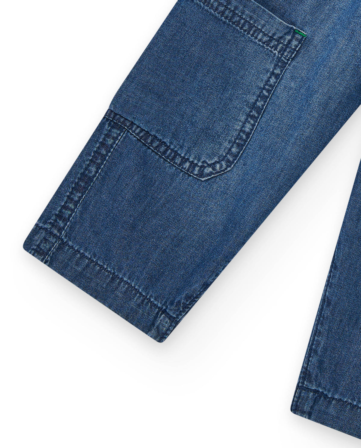 Pantalón cargo para niño en denim azul con detalles verdes