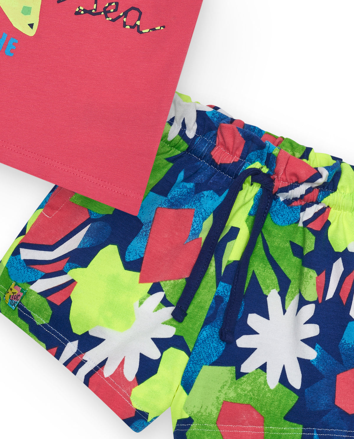 Conjunto para niña con camiseta rosa de tirantes y short floral