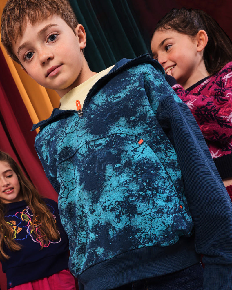 Sudadera felpa con capucha para niño en azul con estampado