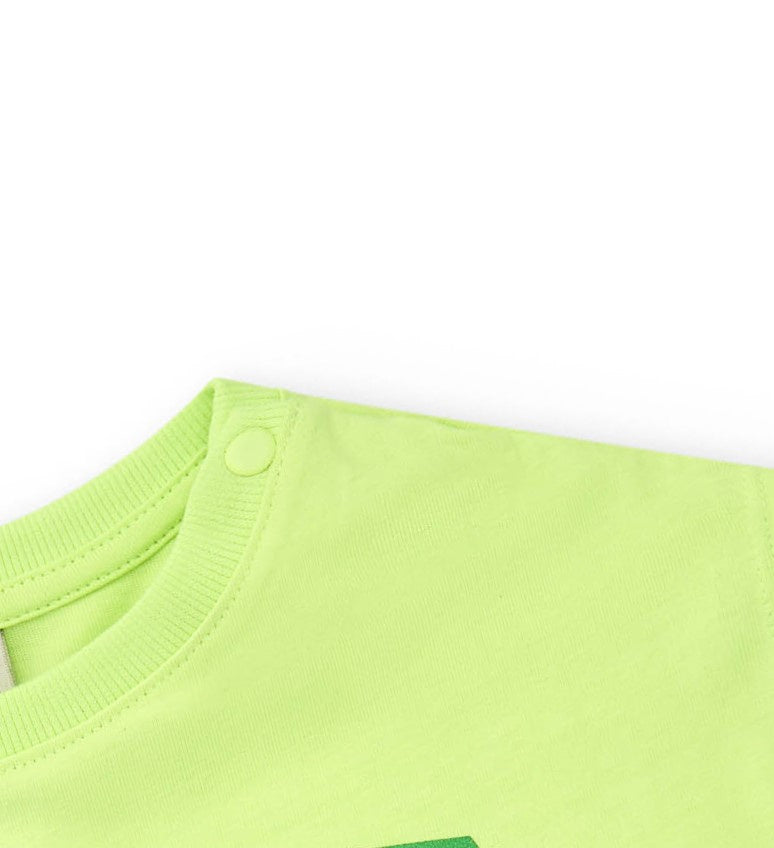 Camiseta para niño en verde con tiburón