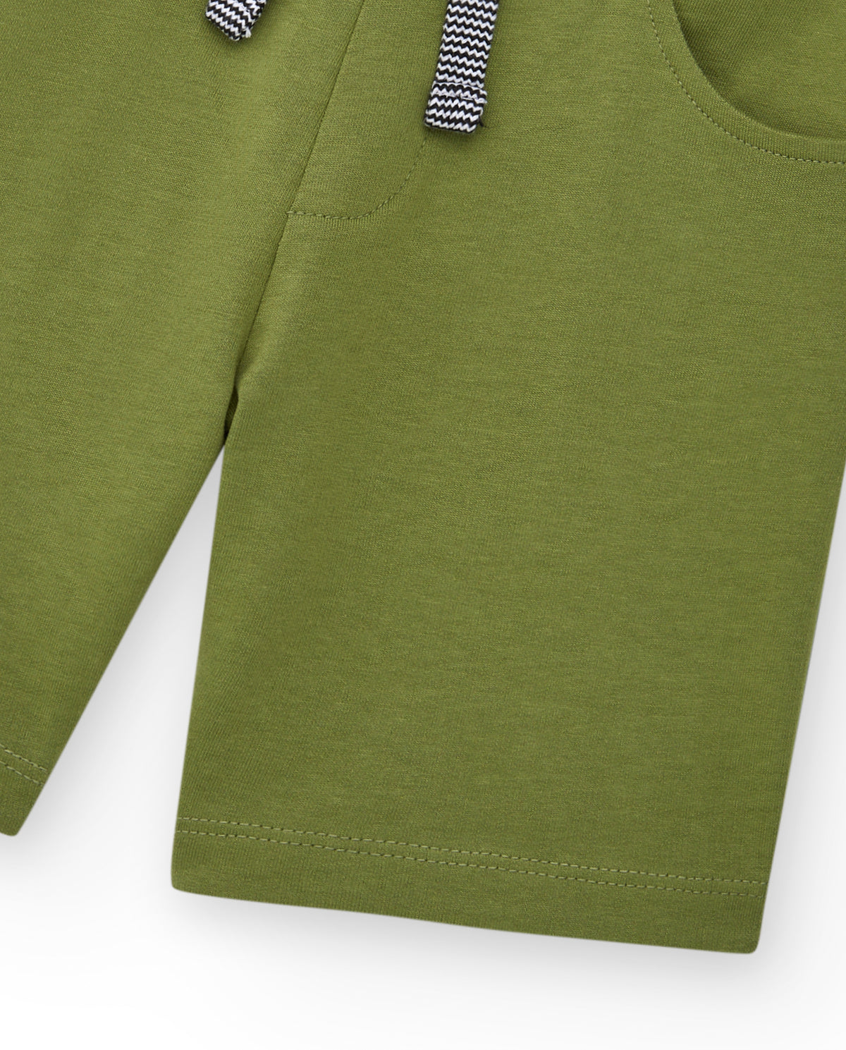 Bermudas para niño en verde oliva con cintura ajustable y