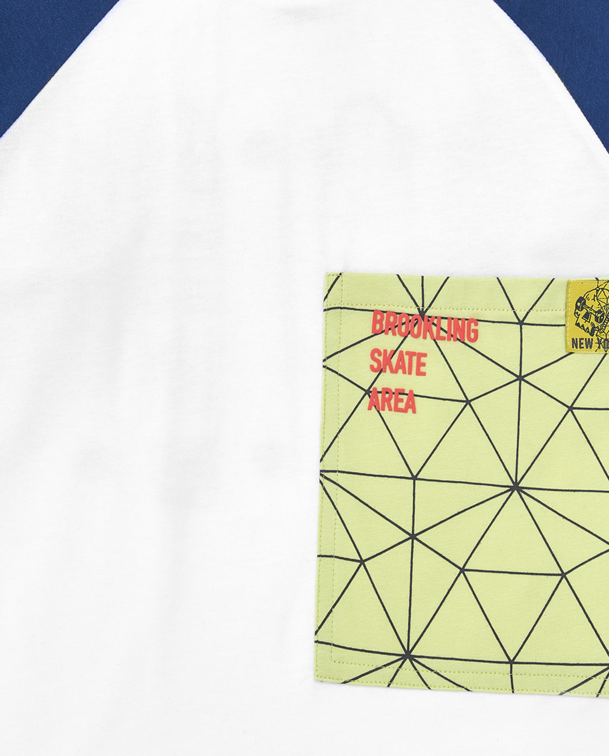 Camiseta de manga larga para niño color blanco con bolsillo en
