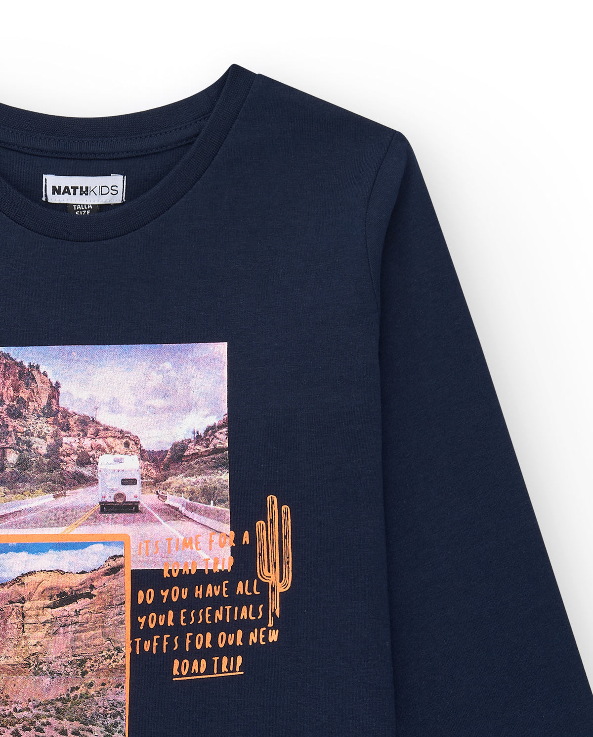 Camiseta de manga larga para niño en azul con diseño sobre
