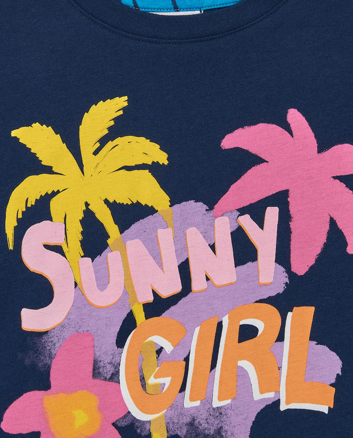 Camiseta para niña en azul de manga corta con estampado tropical