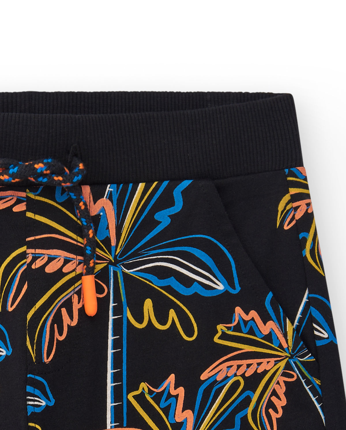 Bermuda para niño en negro con estampado tropical y cintura