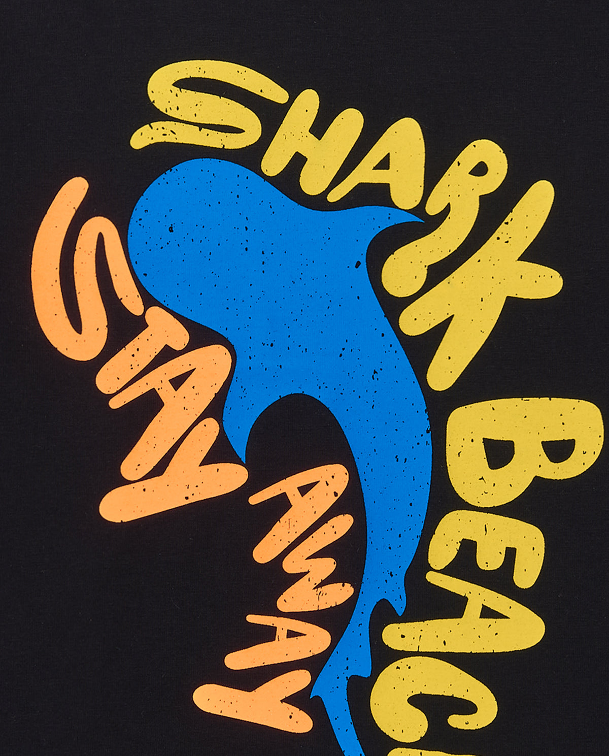 Camiseta para niño en negro con letras coloridas de colores