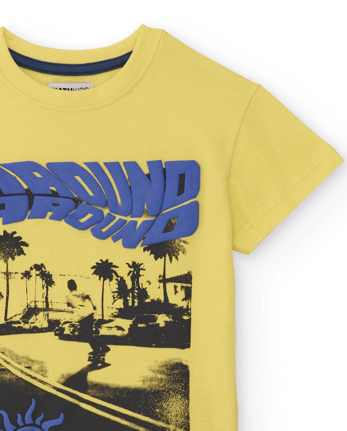 Camiseta niño en amarillo con estampado skate