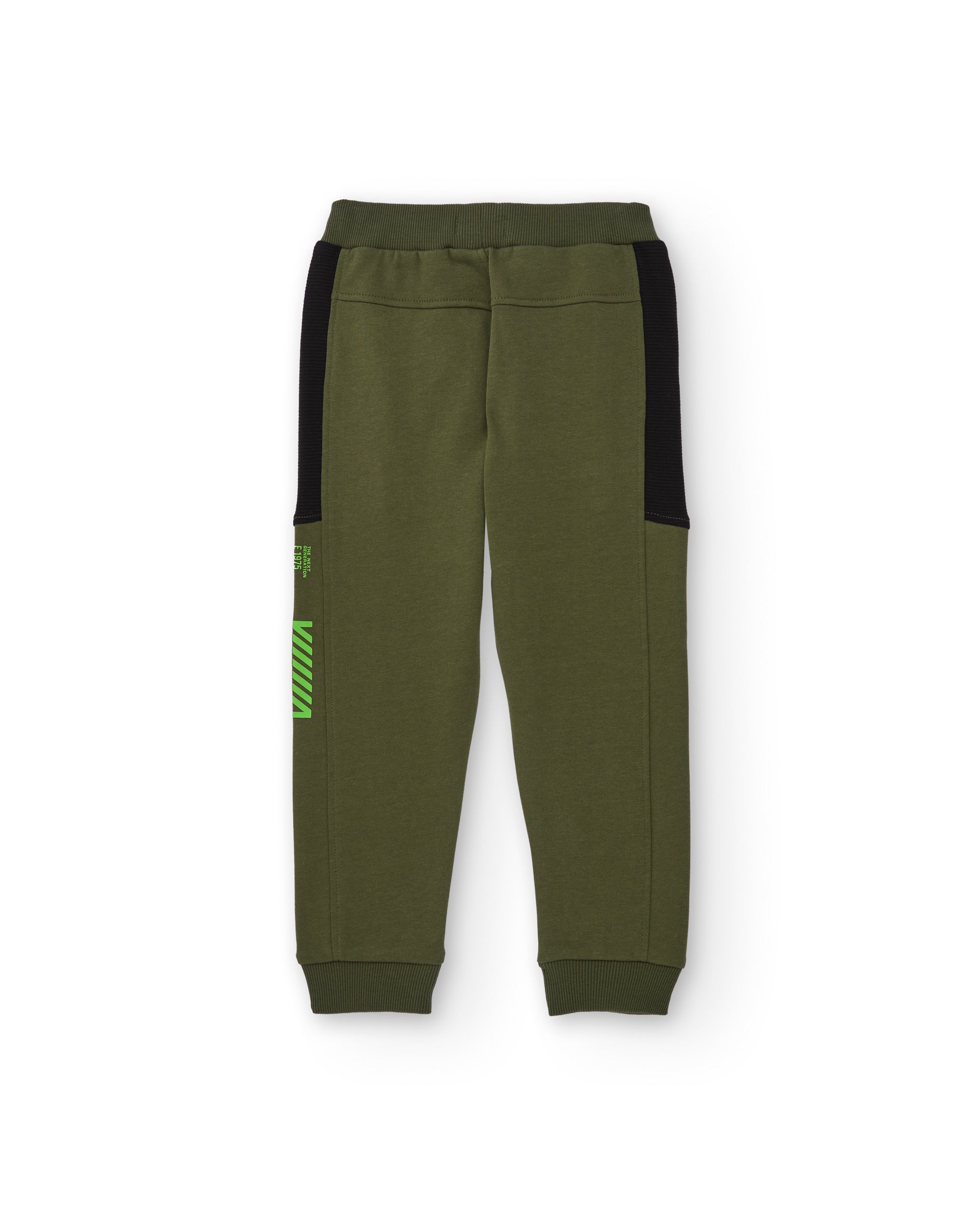 Pantalón jogger verde para niño con detalles en negro y texto