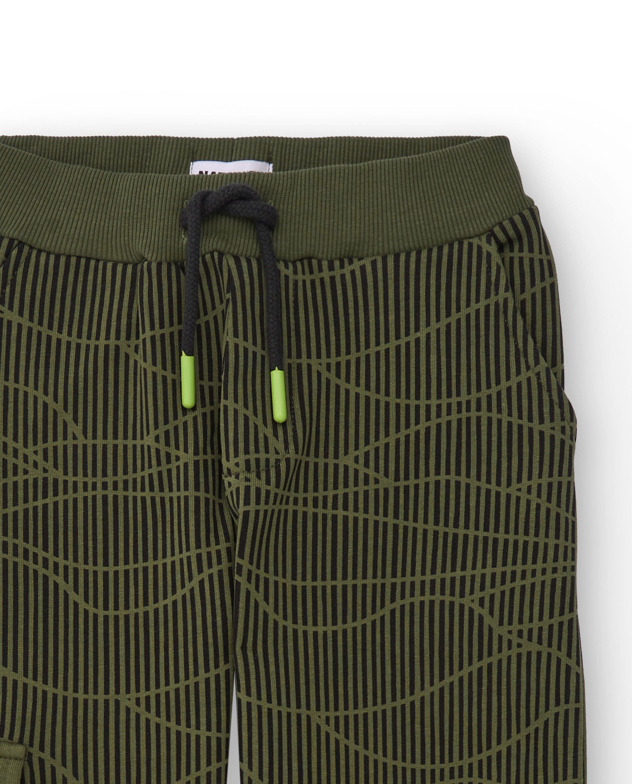 Pantalón jogger verde para niño con estampado gráfico y