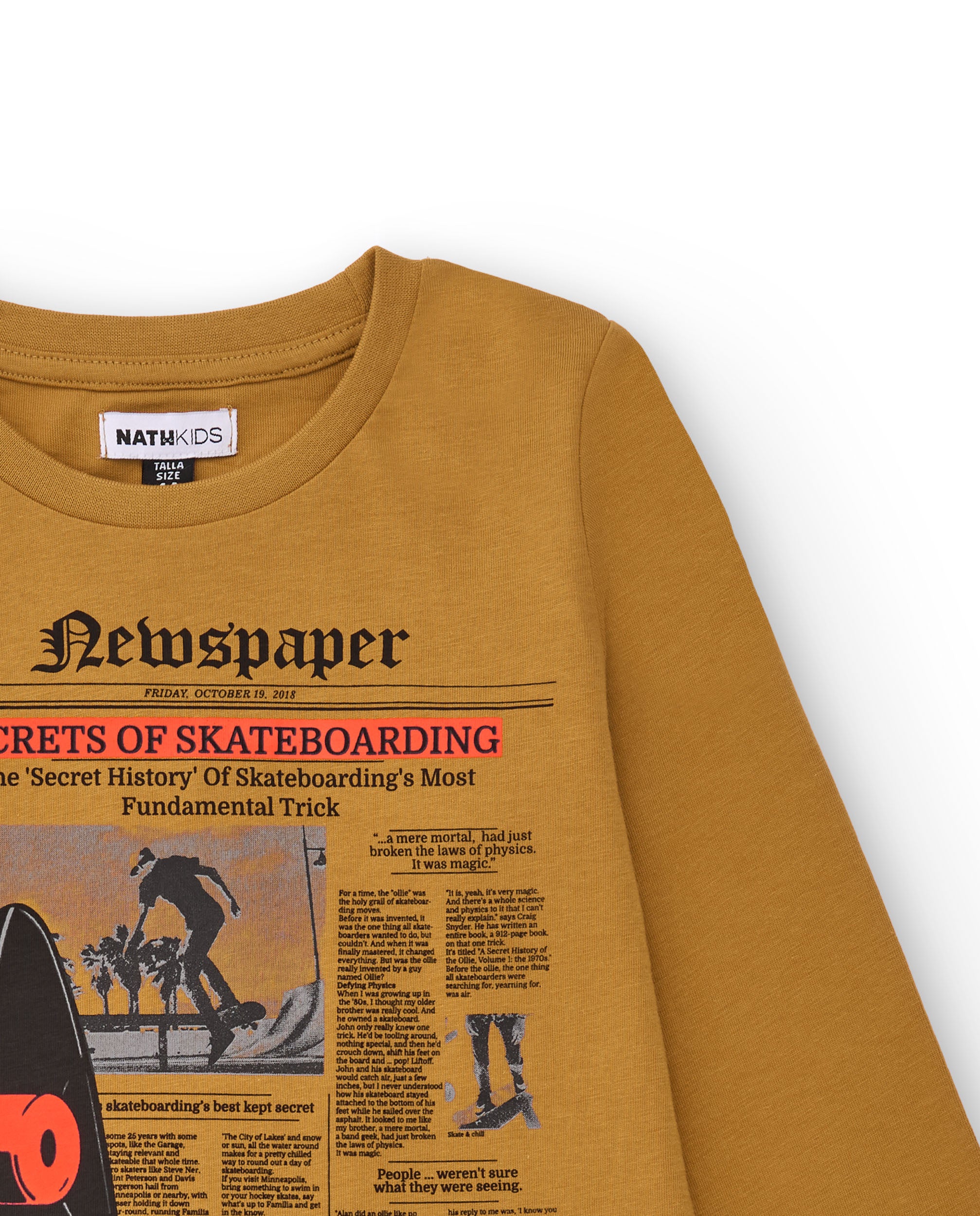 Camiseta mostaza de manga larga para niño con estampado de