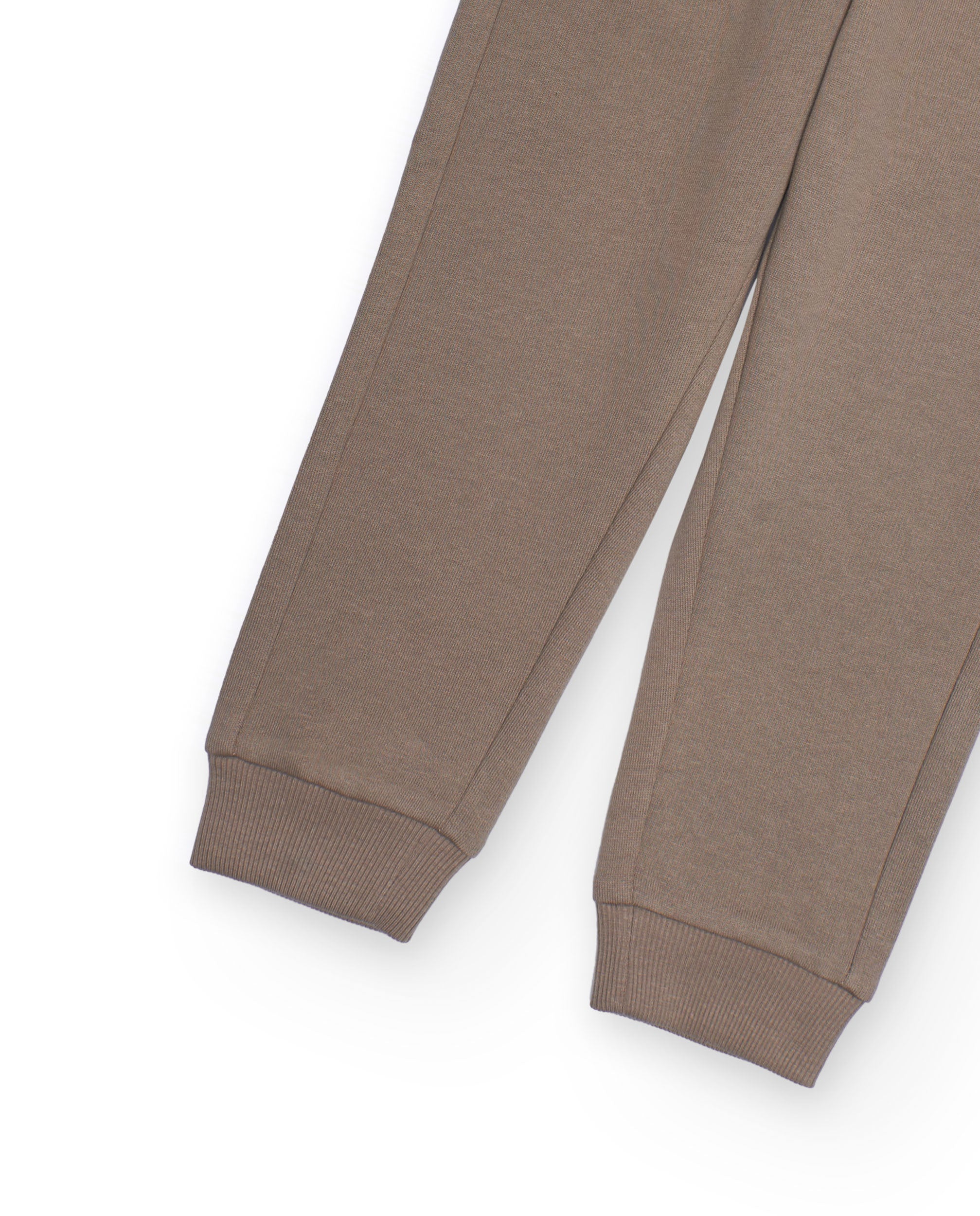 Pantalón jogger color topo para niño con cintura elástica