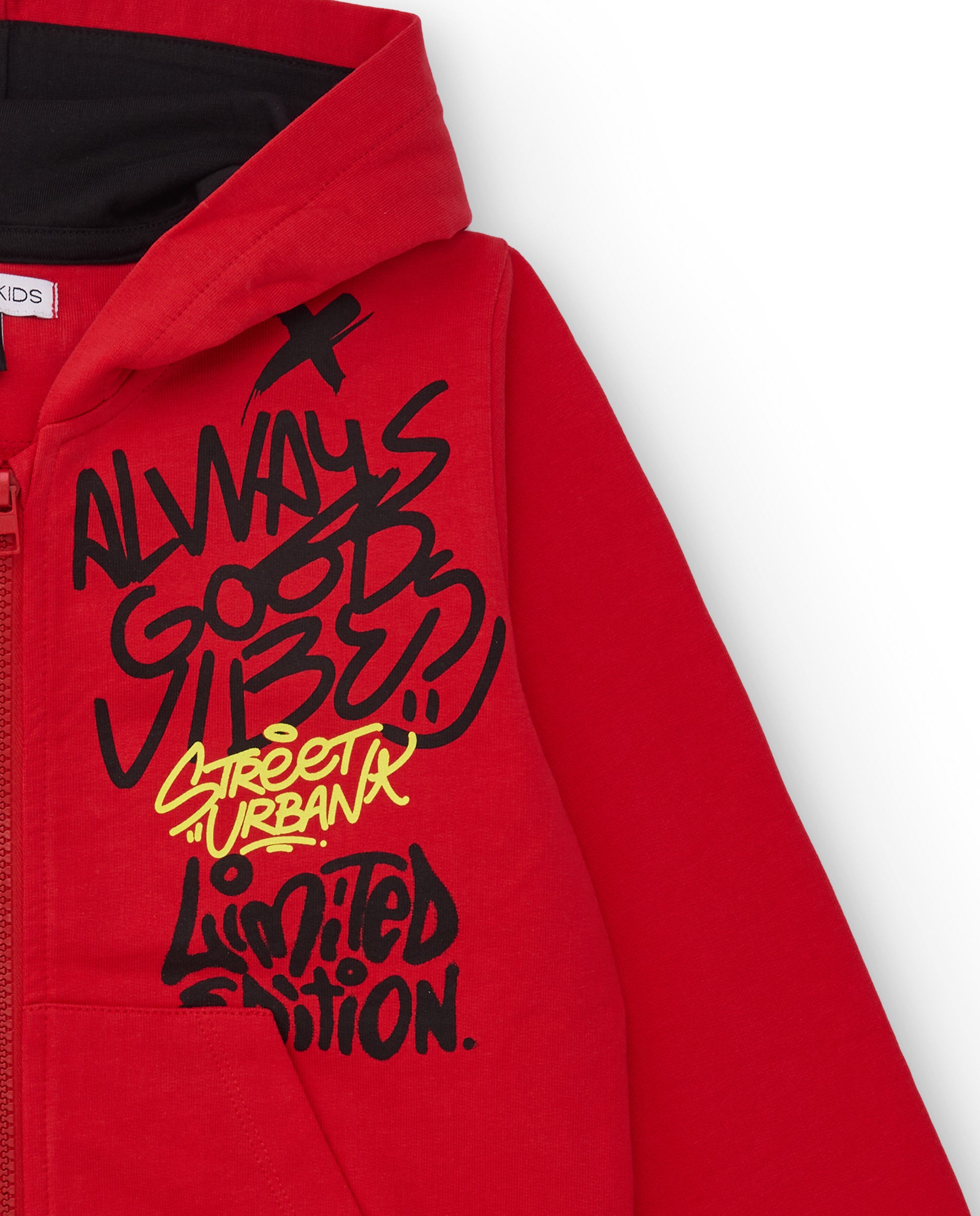 Sudadera roja con capucha para niño con estampado urbano