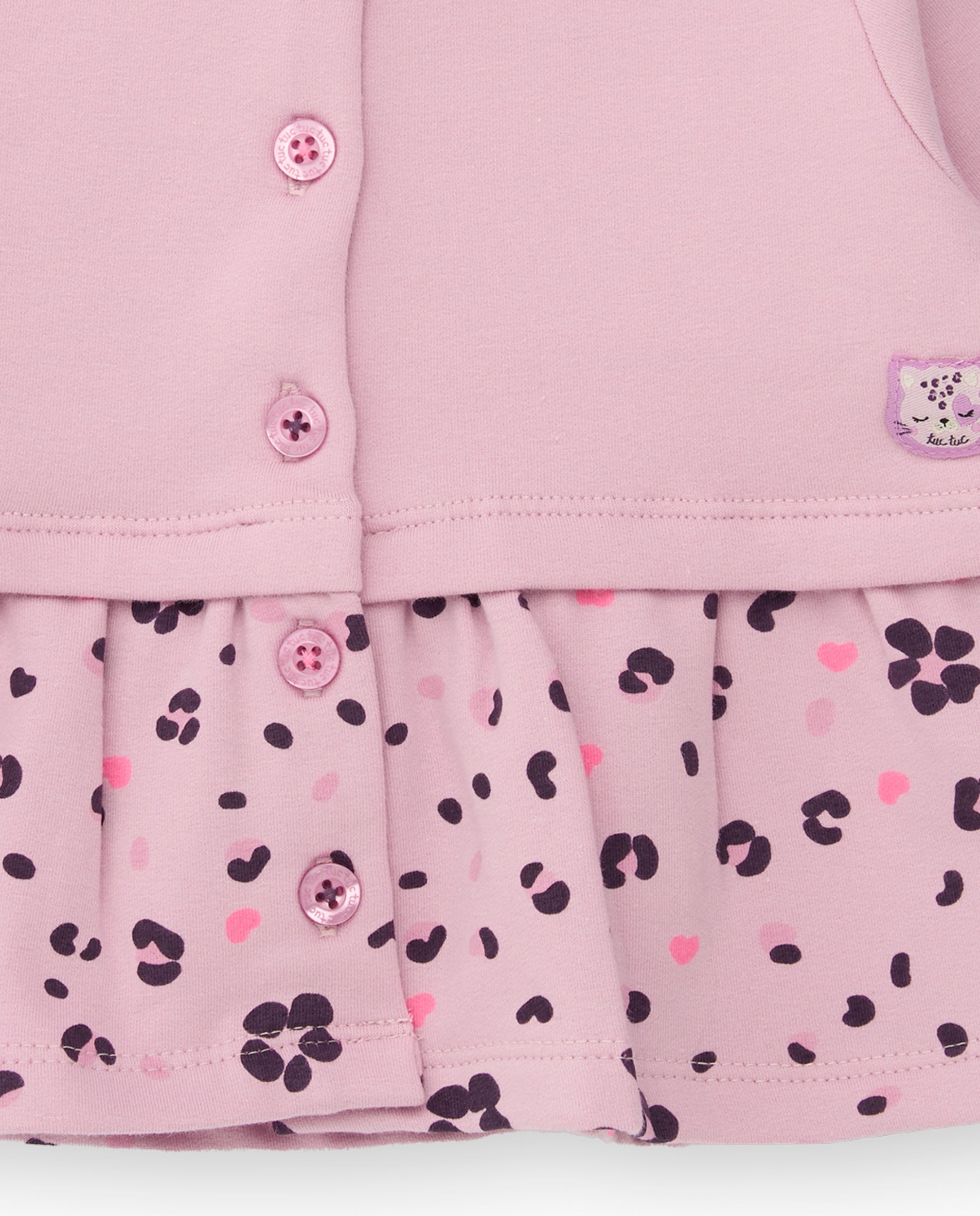 Conjunto para recién nacido en tonos rosa con estampado de