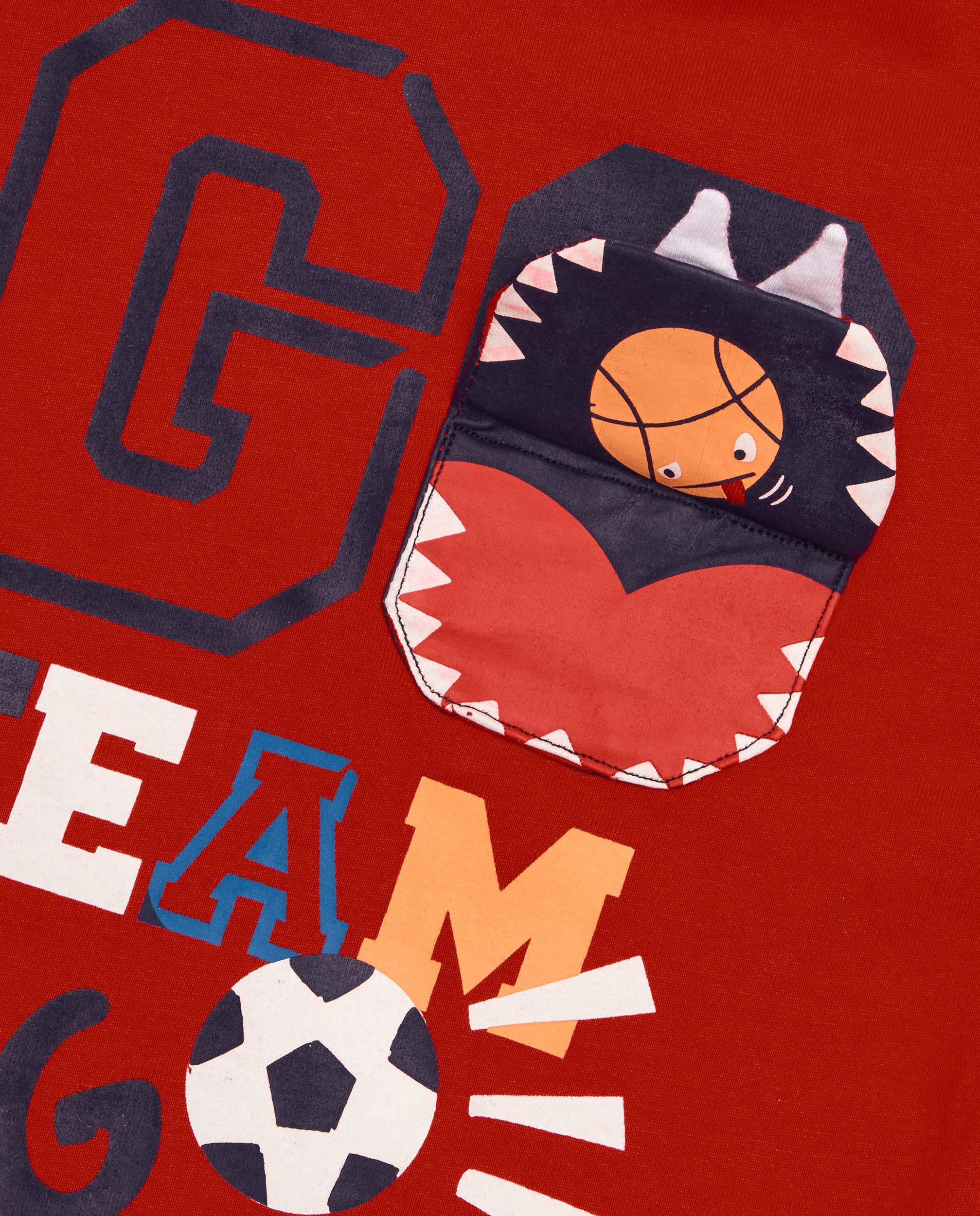 Camiseta para niño de manga larga roja con estampado “GO TEAM”