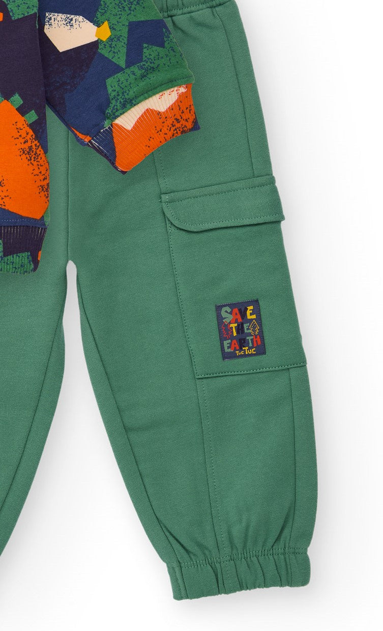 Conjunto para niño de sudadera multicolor con pantalón verde