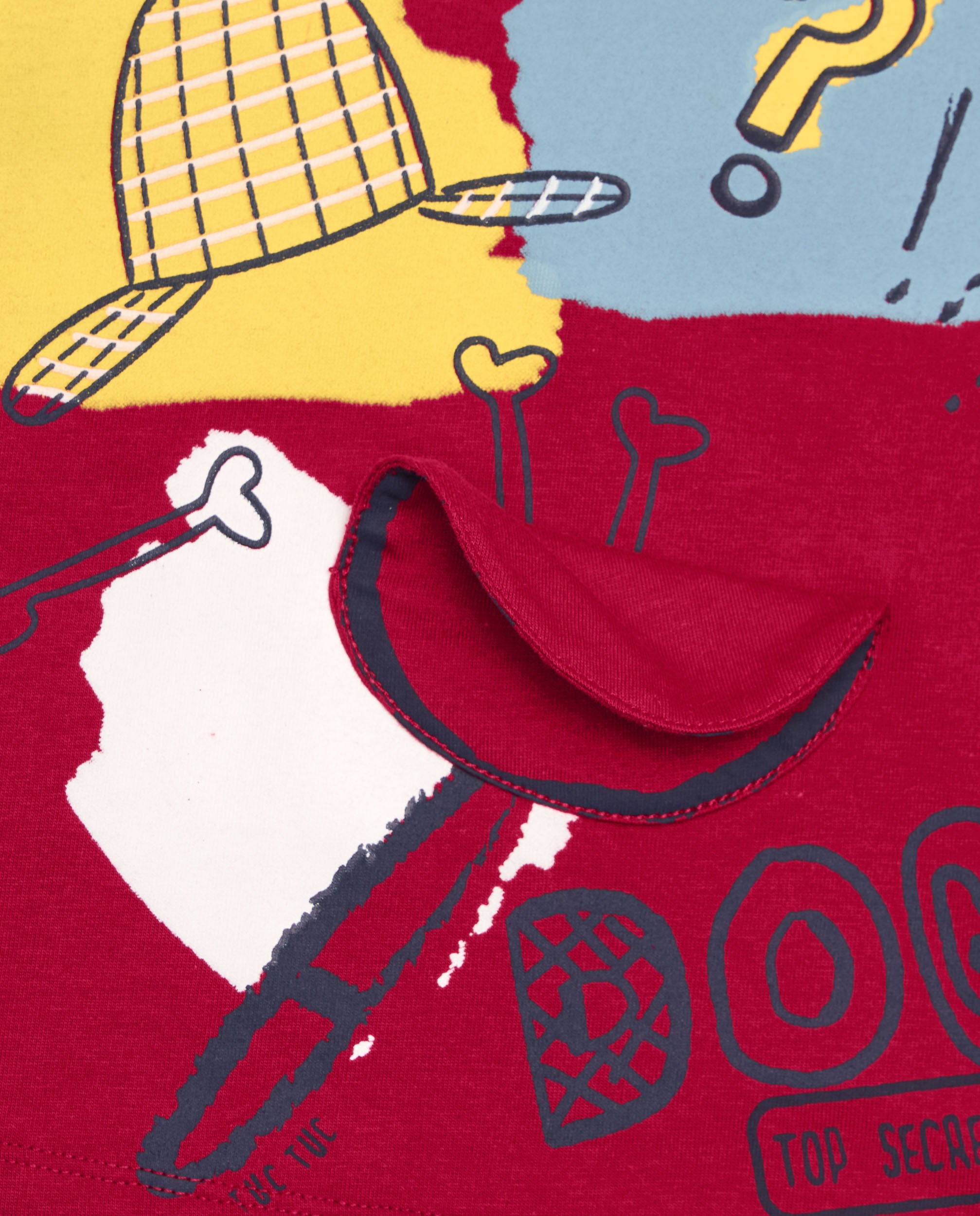 Camiseta de manga larga para niño en rojo con estampado de