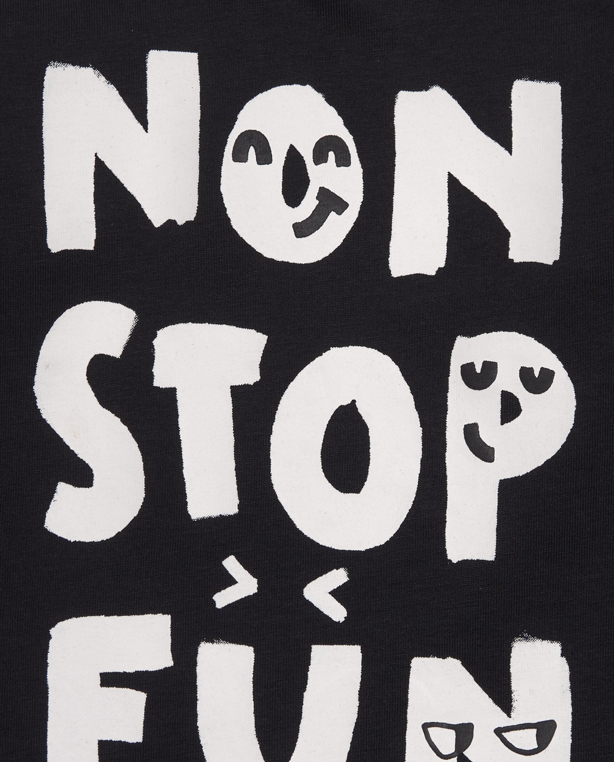 Camiseta de manga larga para niño en negro con estampado gráfico
