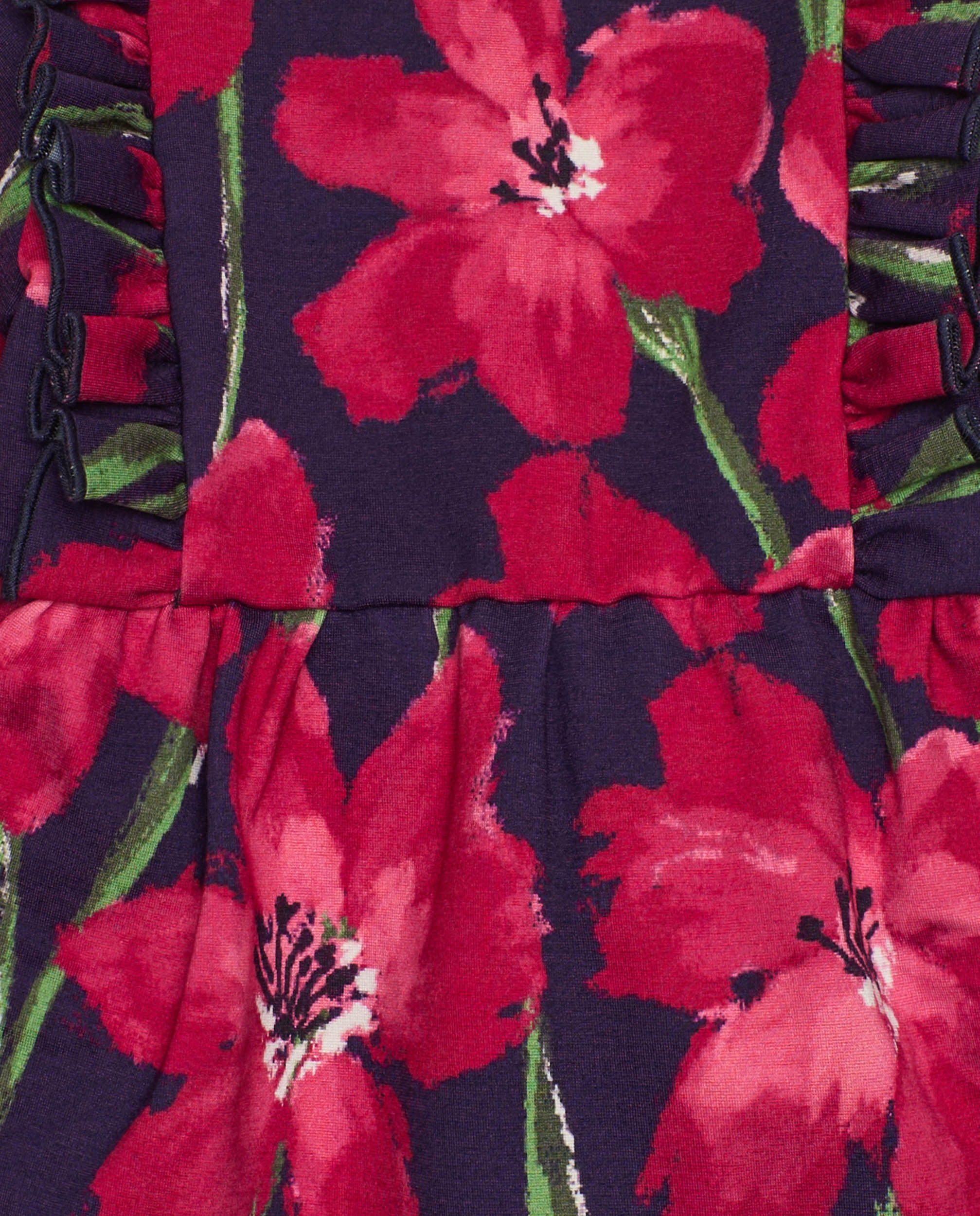 Vestido de niña con estampado floral rojo sobre fondo azul