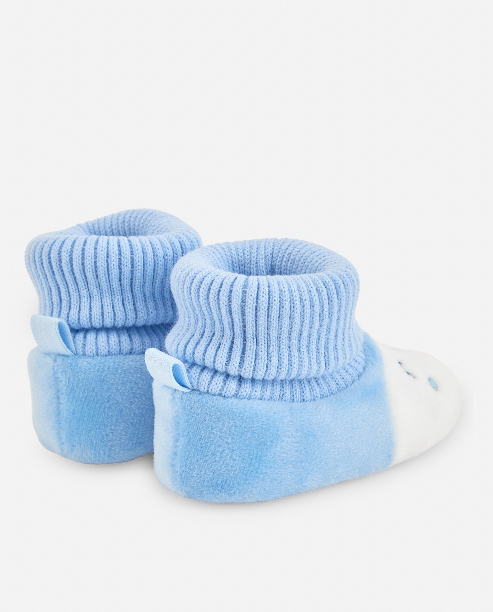 Zapatilla de recién nacido en azul con diseño de ratita bordada