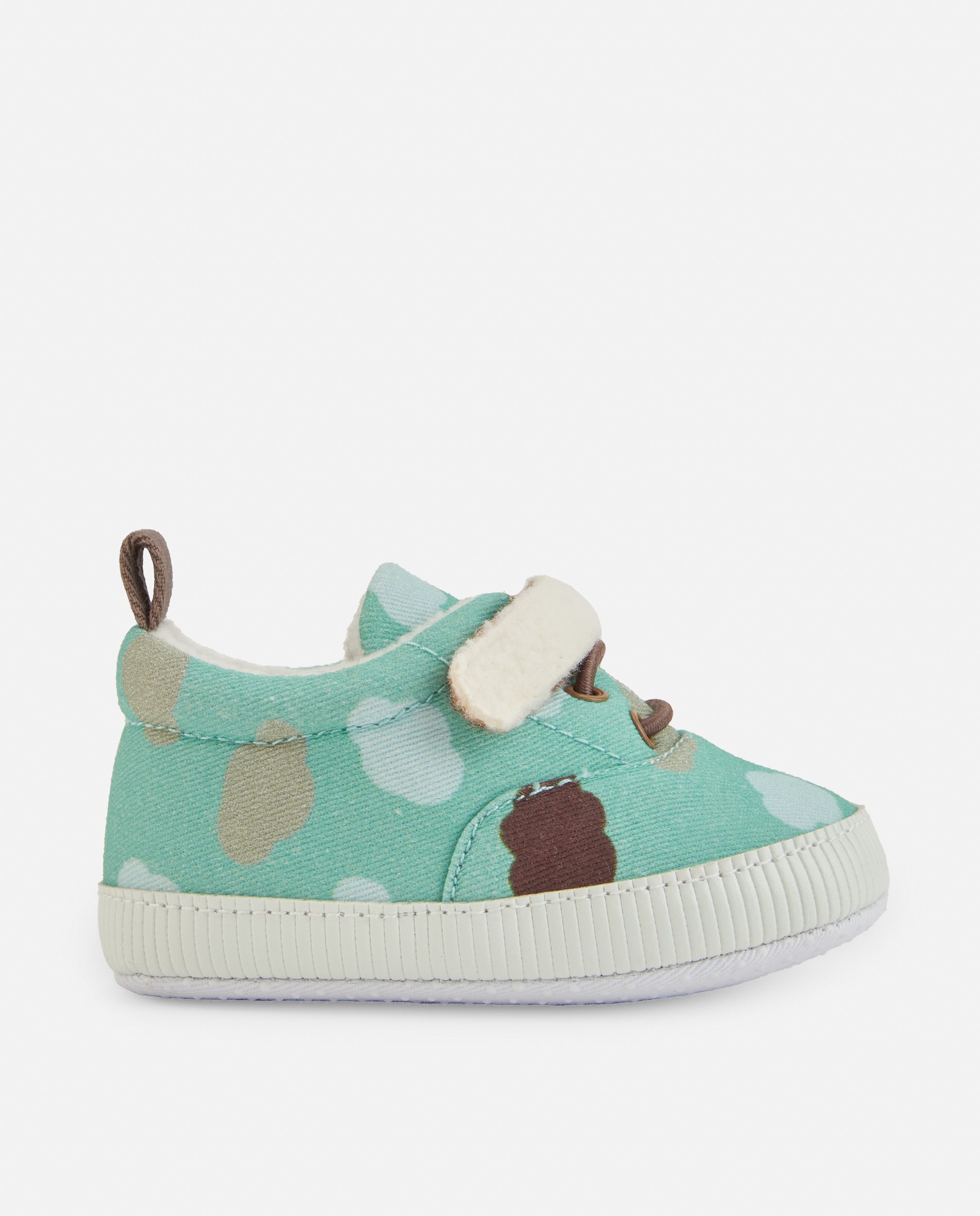 Zapatilla de recién nacido en verde con estampado camuflaje