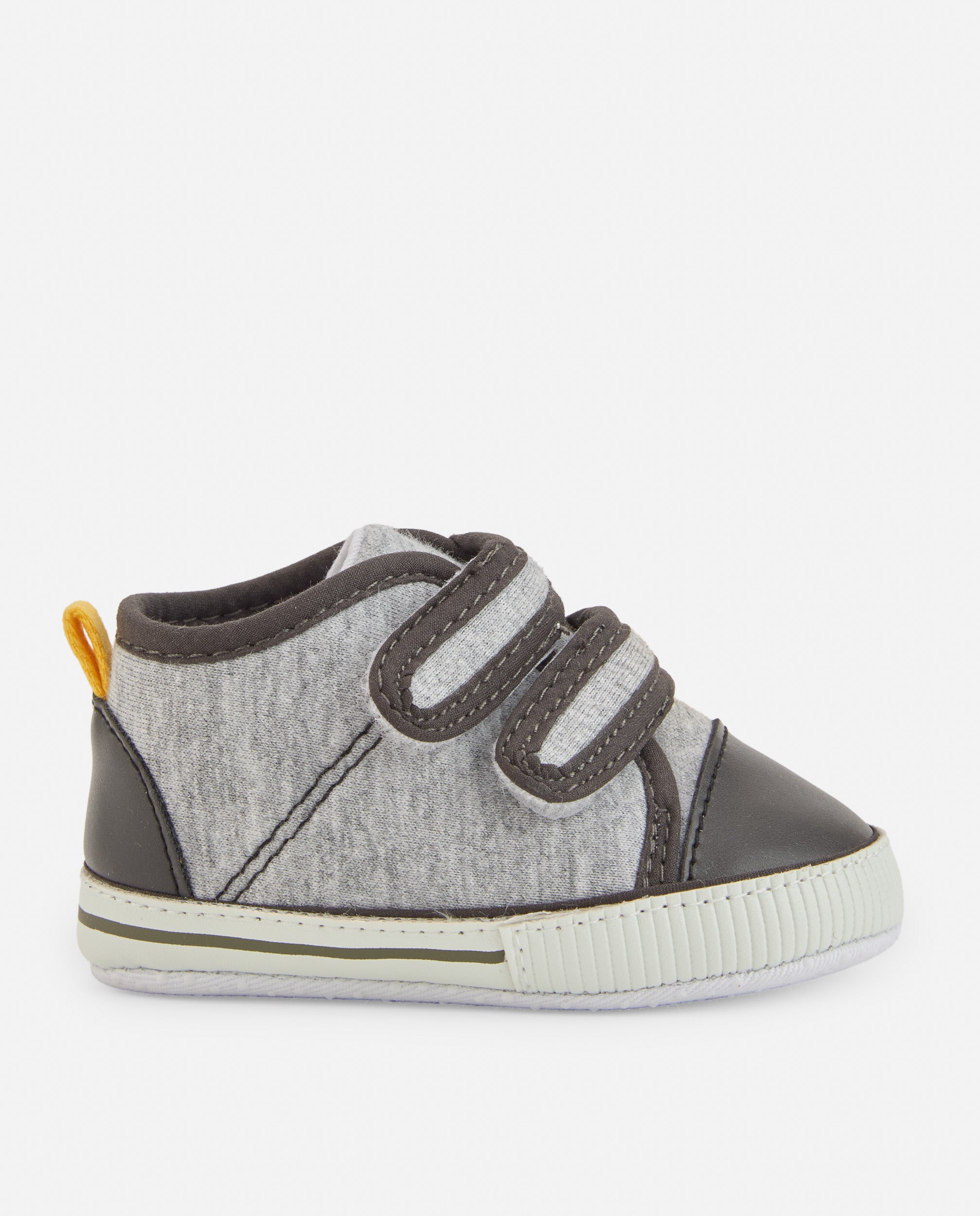 Zapato deportivo para recién nacido en tonos gris con cierre de