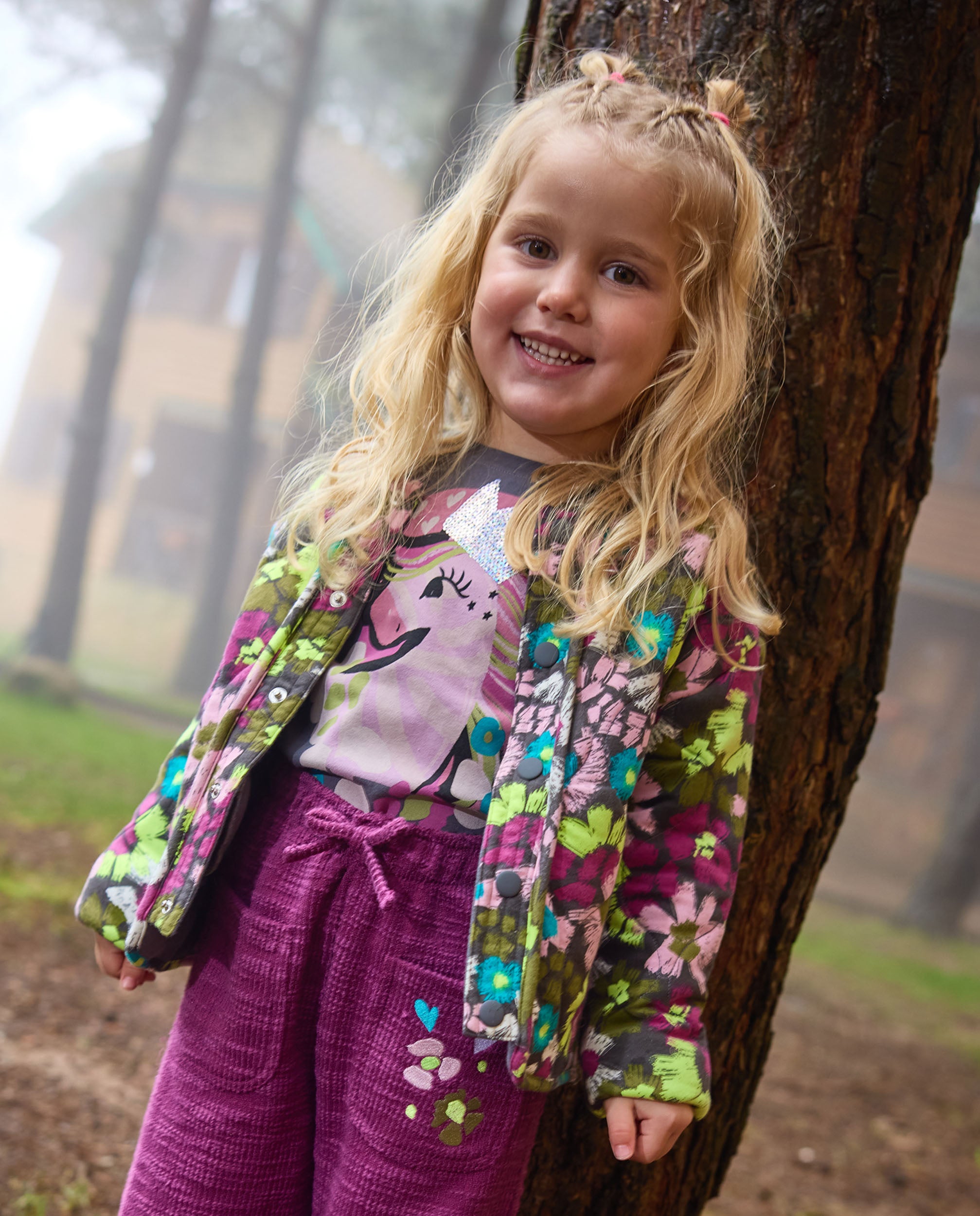 Camiseta de manga larga para niña en gris oscuro con unicornio