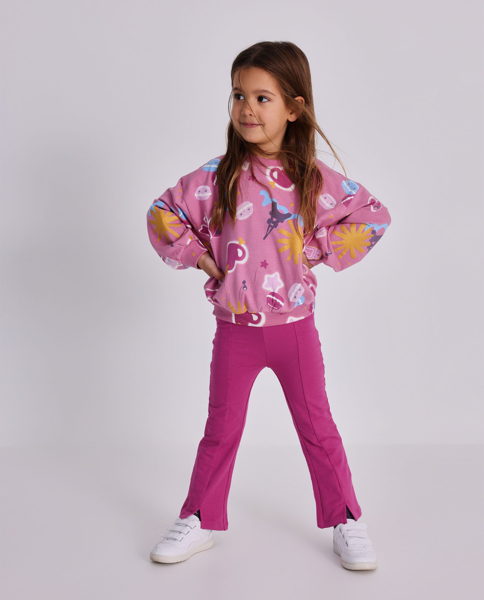 Pantalón para niña color fucsia acampanado