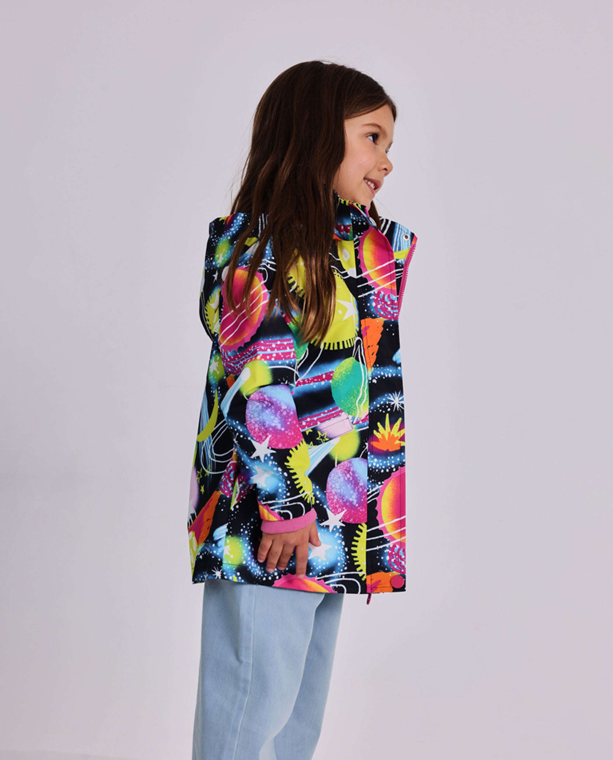 Chaqueta impermeable para niña con estampado de planetas y