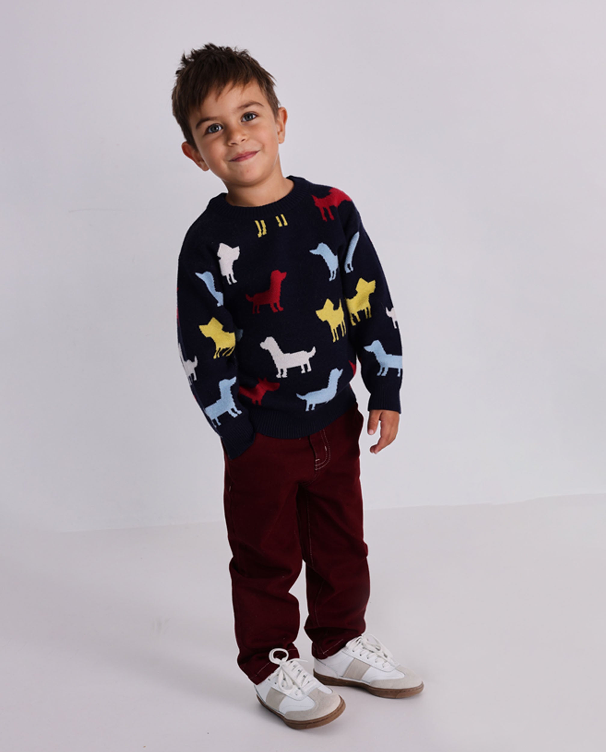Pantalón para niño en granate con detalle bordado "DOG"