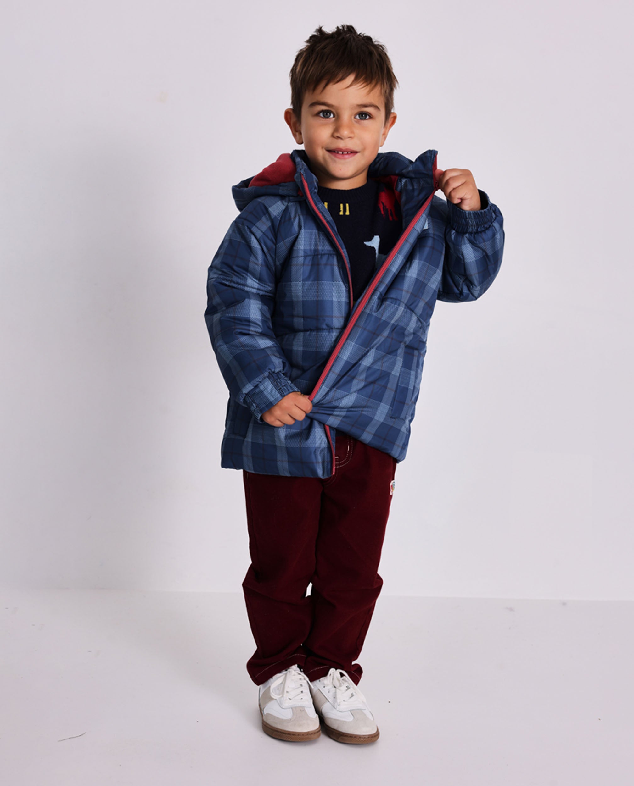 Parka para niño en azul marino con cuadros y texto bordado