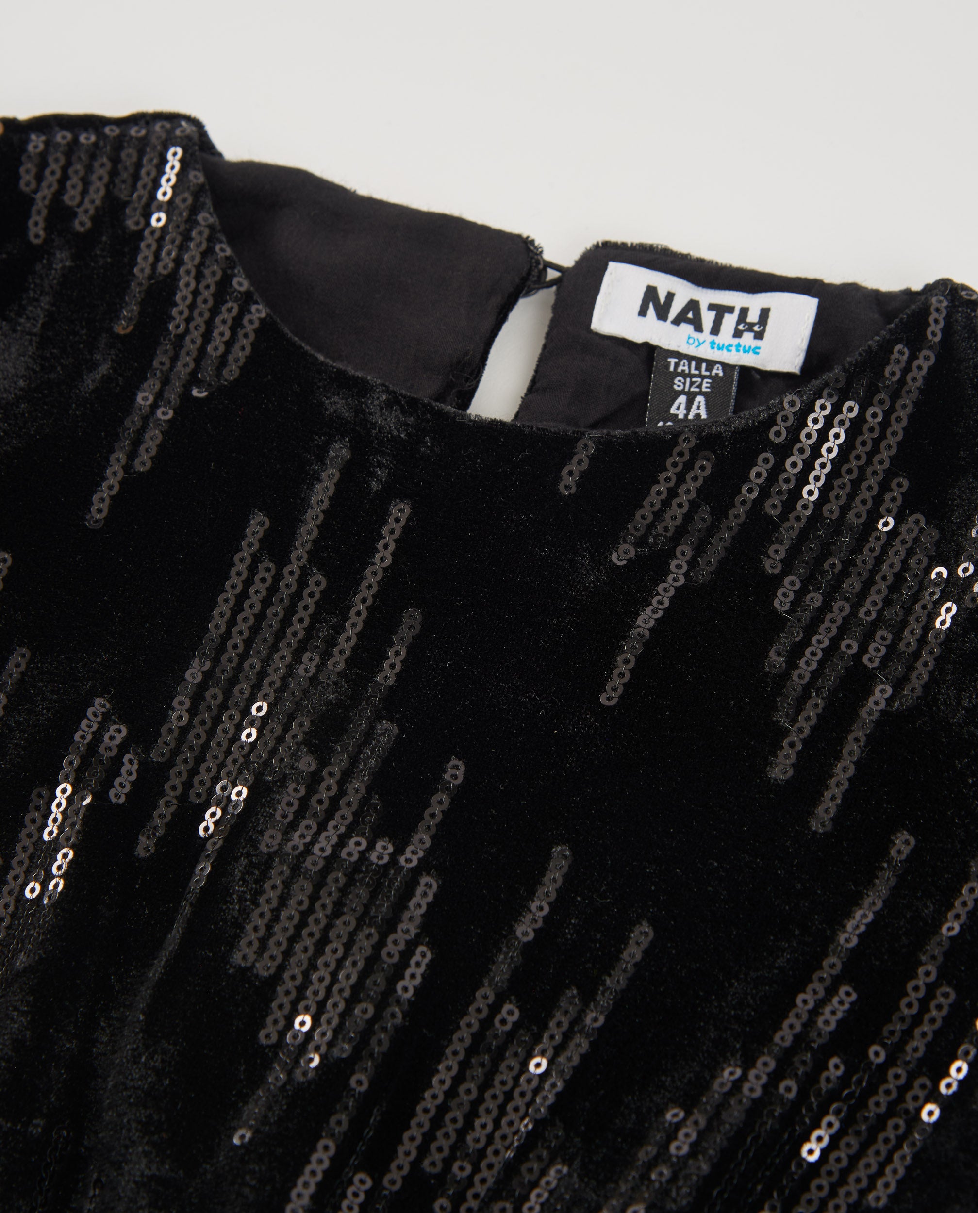 Vestido de niña en terciopelo negro con lentejuelas y manga