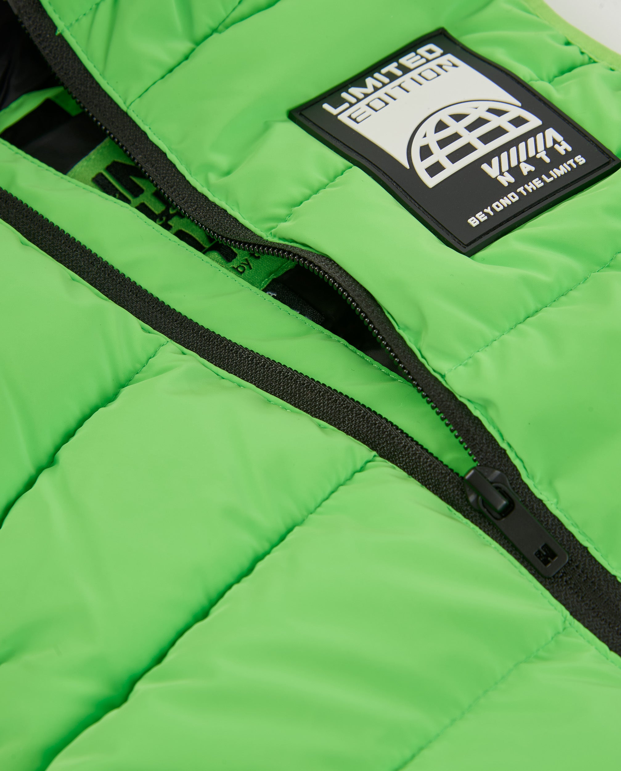 Chaleco acolchado de niño en color verde con capucha