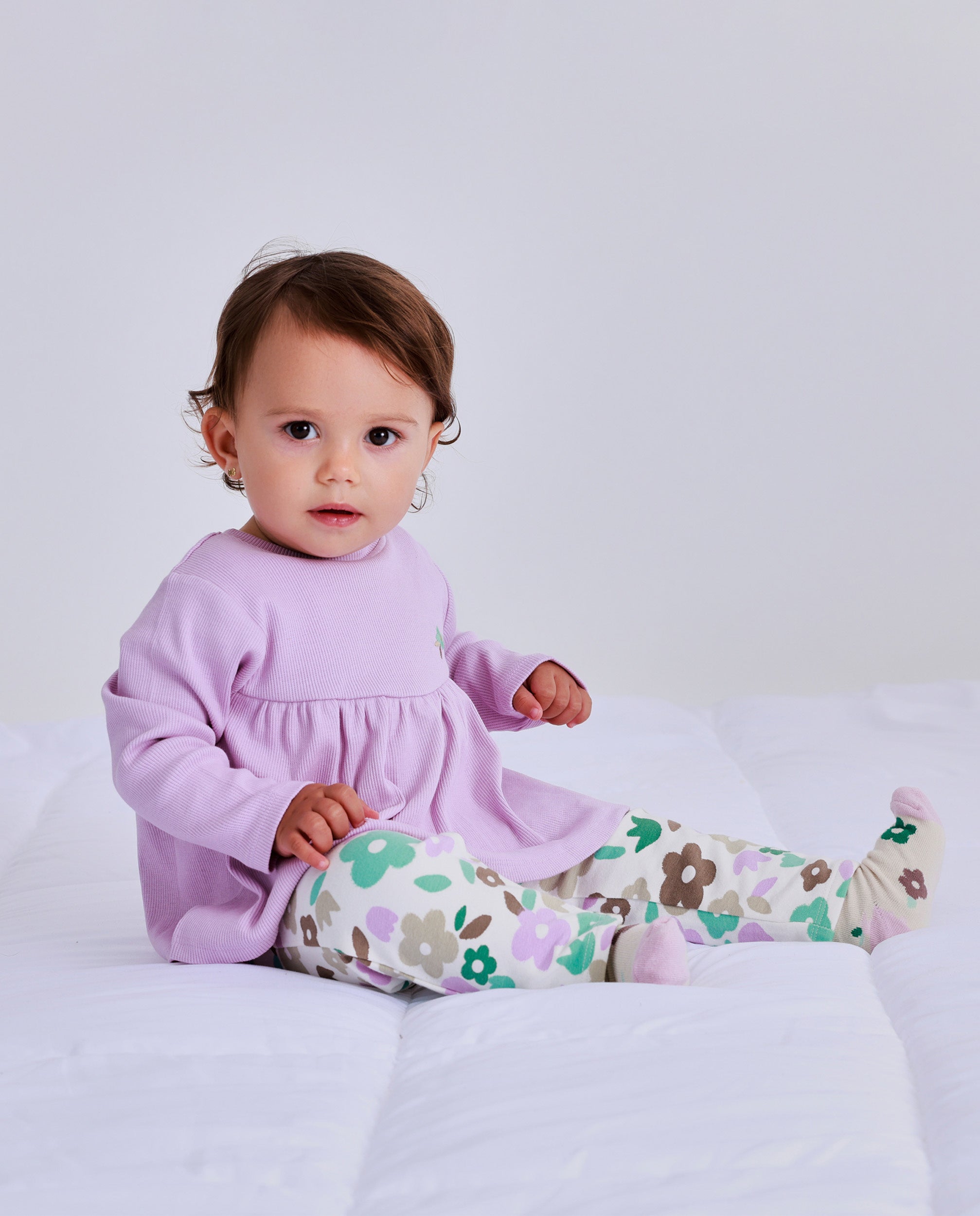 Ensemble trois pièces pour nouveau-né avec imprimé floral dans les tons pastel