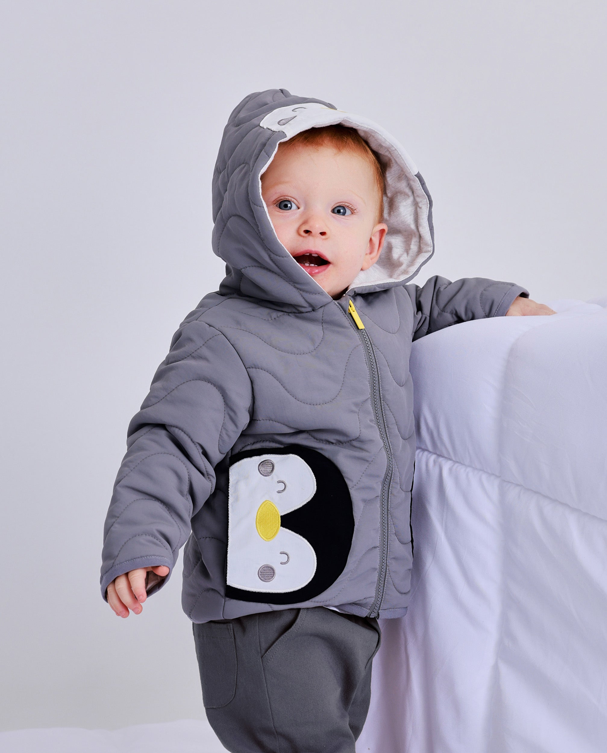 Quilted jacket for newborn in gray with hood with penguin design