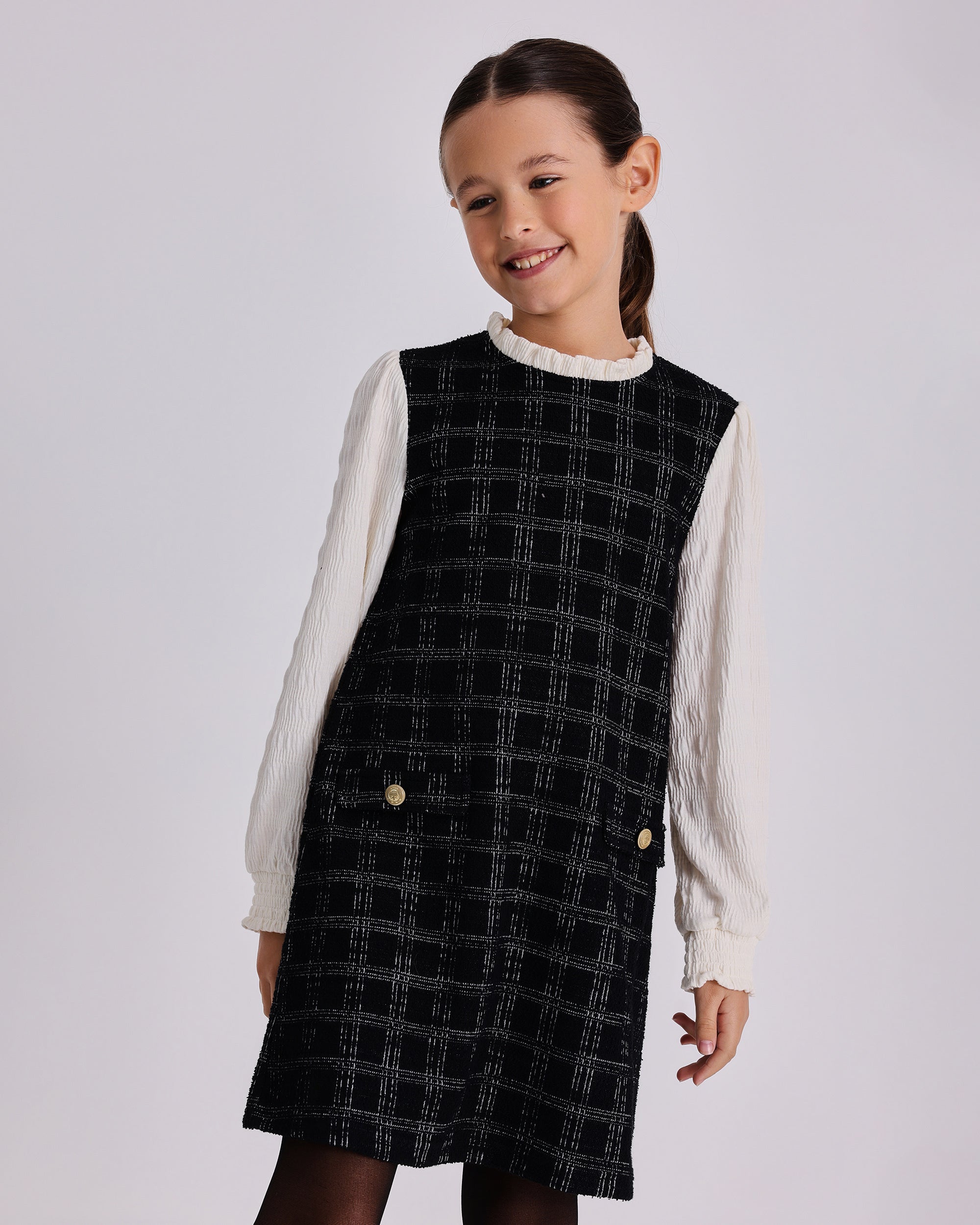 Vestido de niña en tejido de cuadros con mangas en contraste