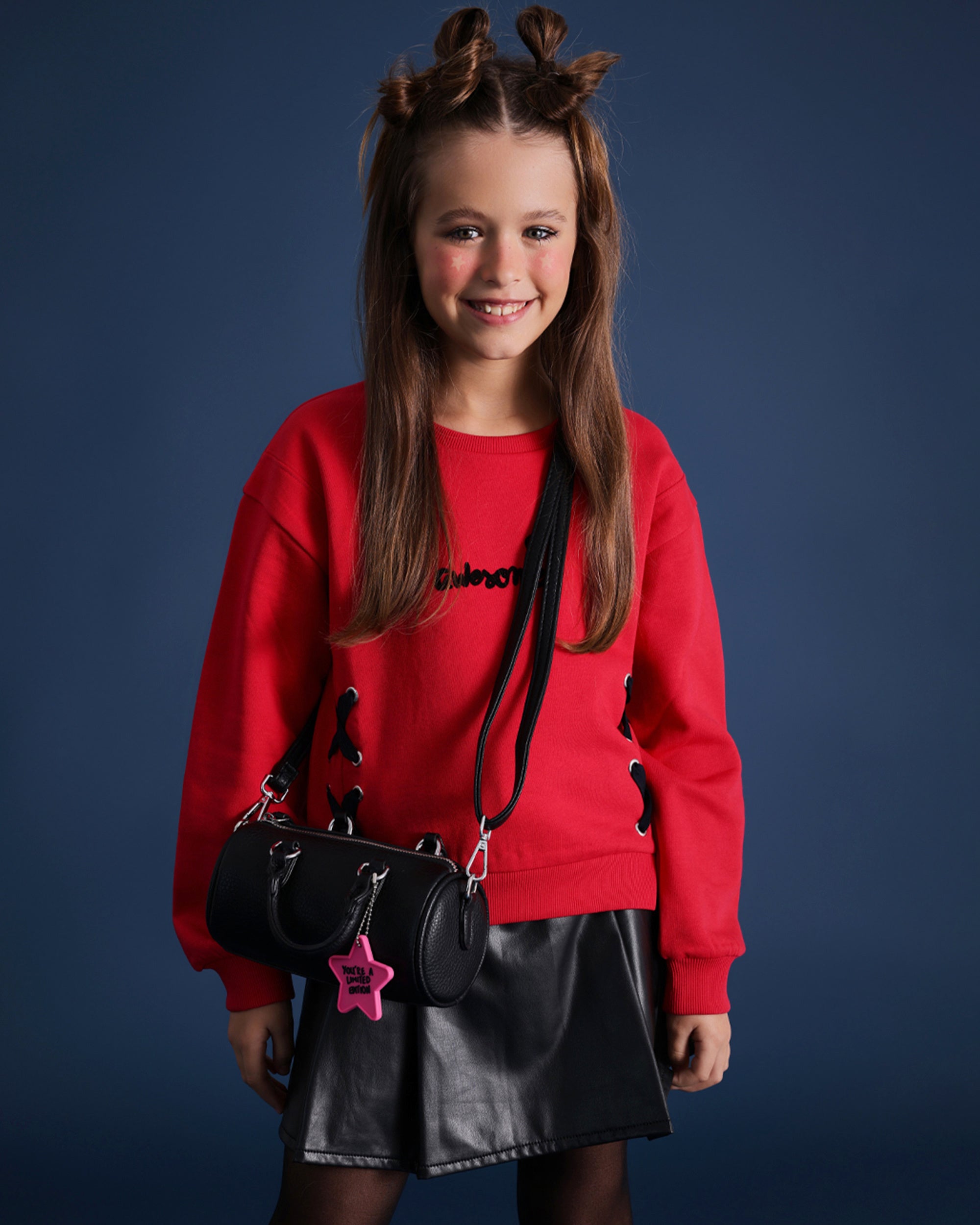Sudadera roja para niña con detalle de lazos cruzados