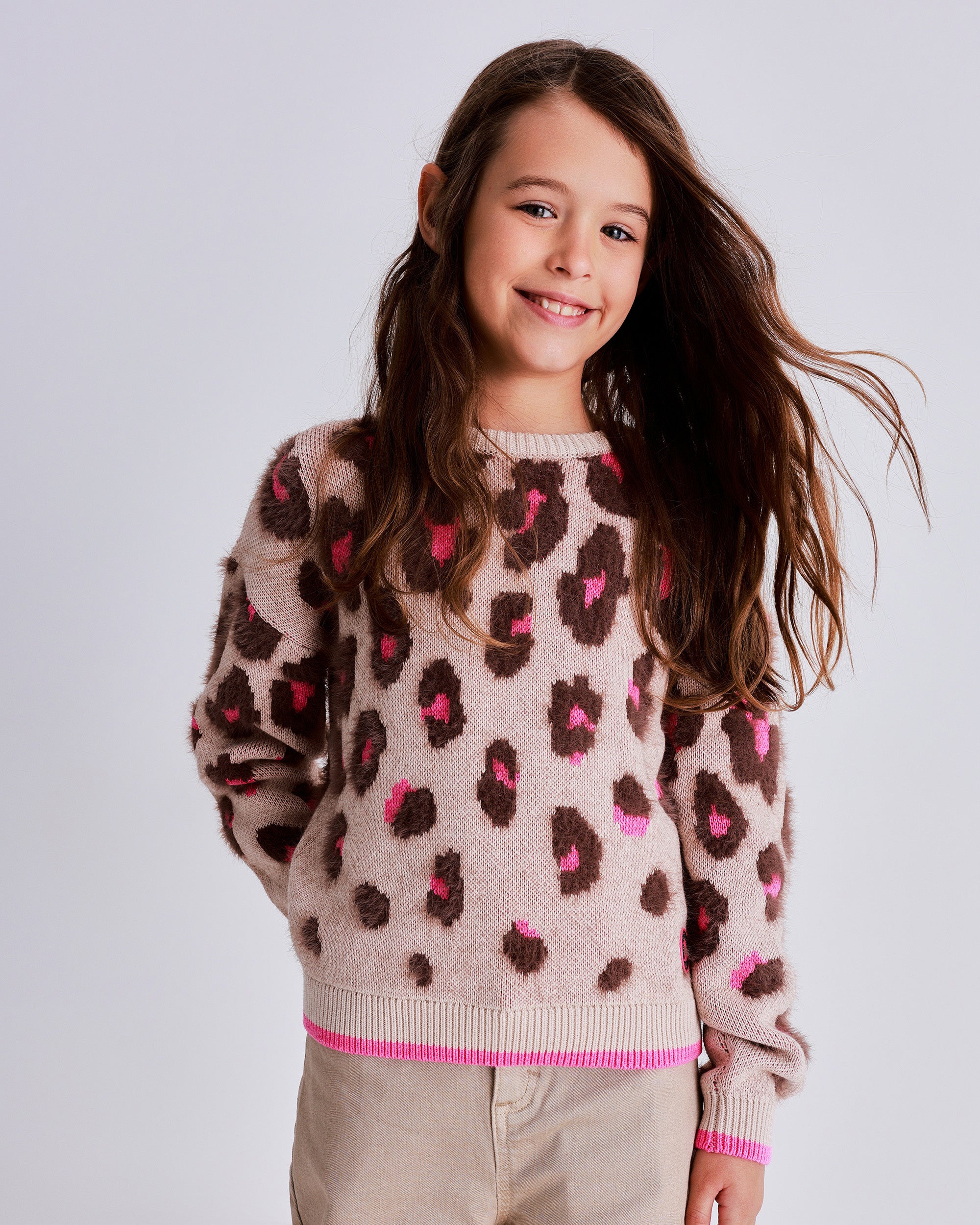 Suéter de punto con estampado animal print en tonos rosa para niña