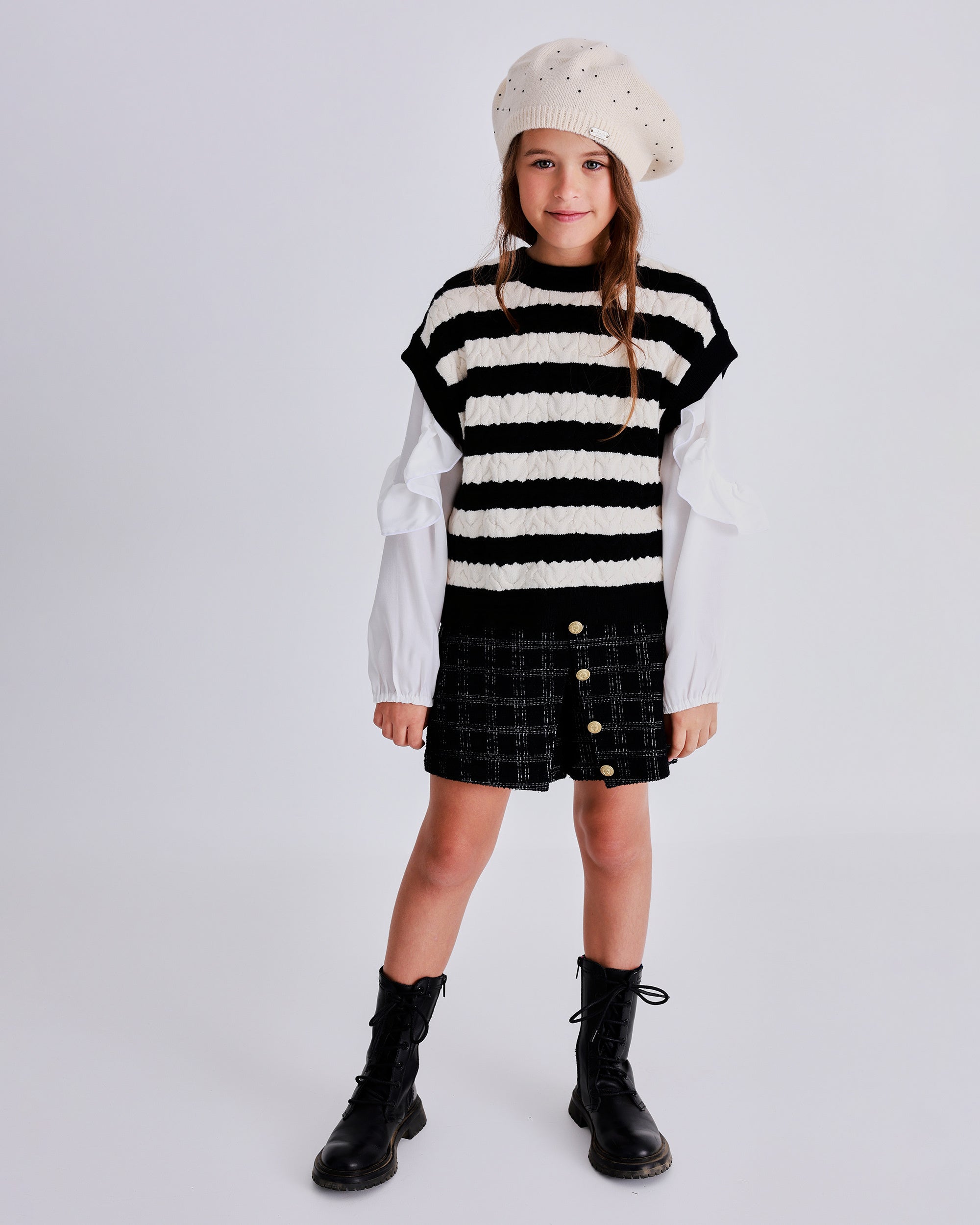 Short de niña en tweed negro con cuadros y botones dorados