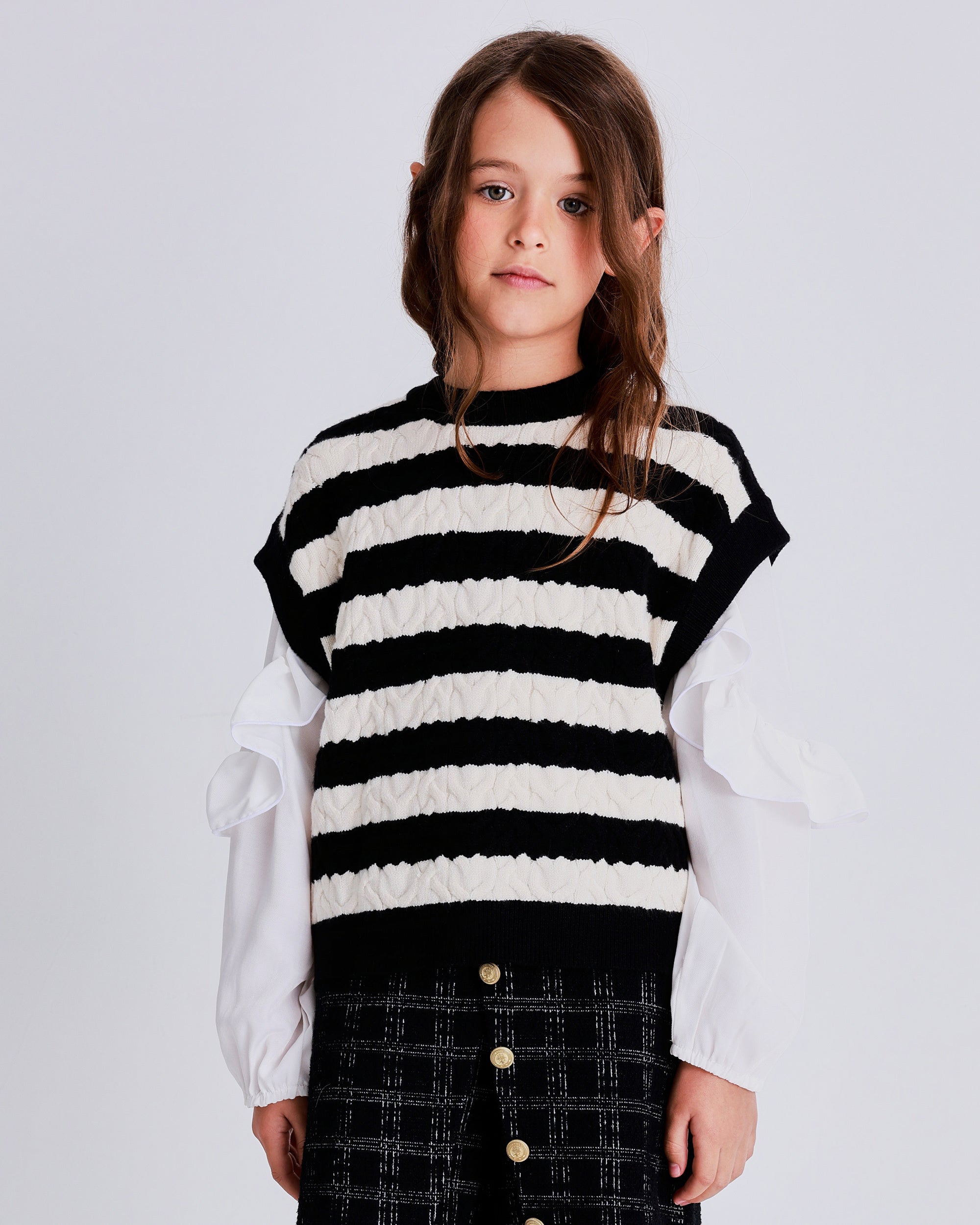 Girls’ striped knit vest in black and white