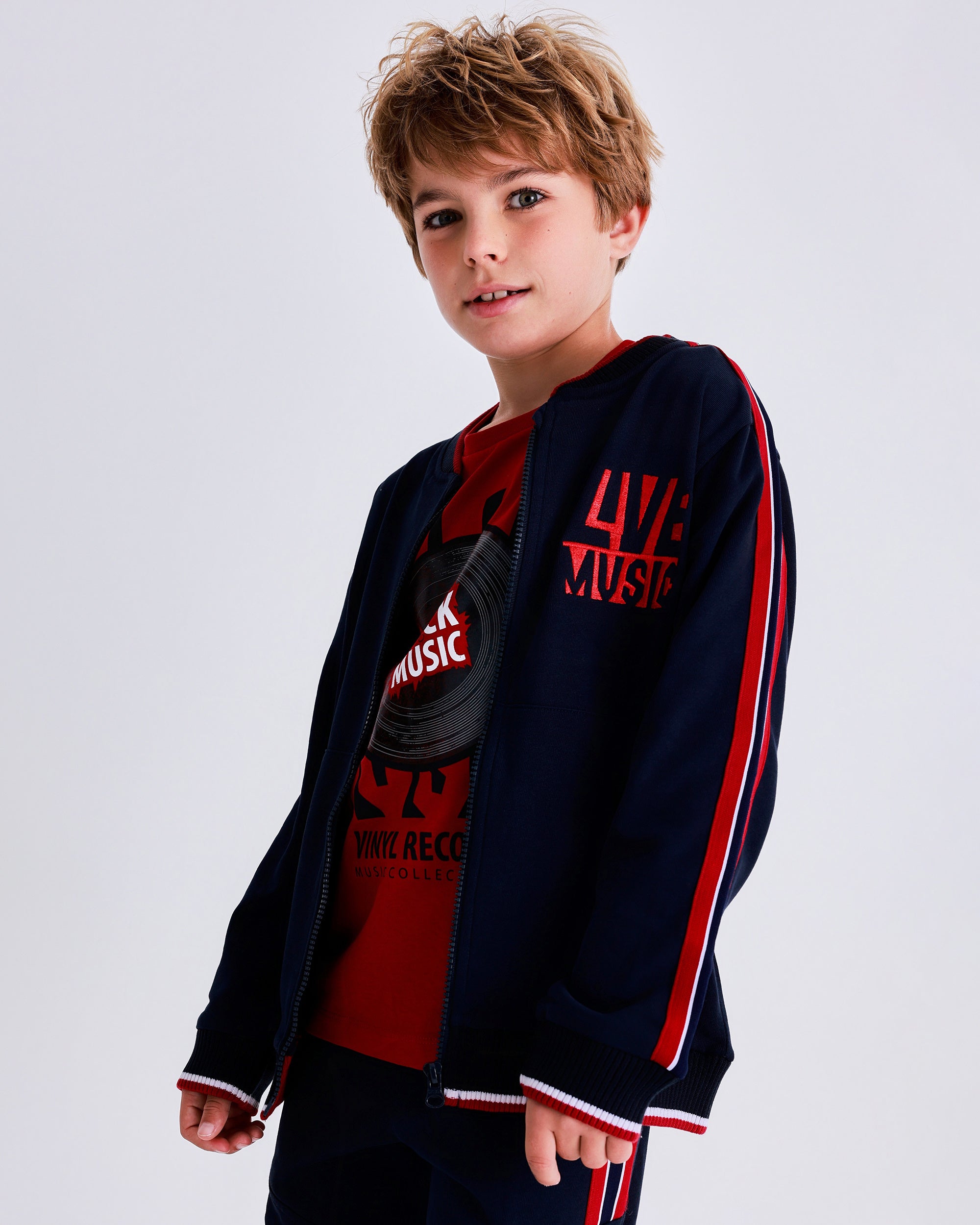 Veste bomber bleu marine pour garçon avec détails rouges et broderie