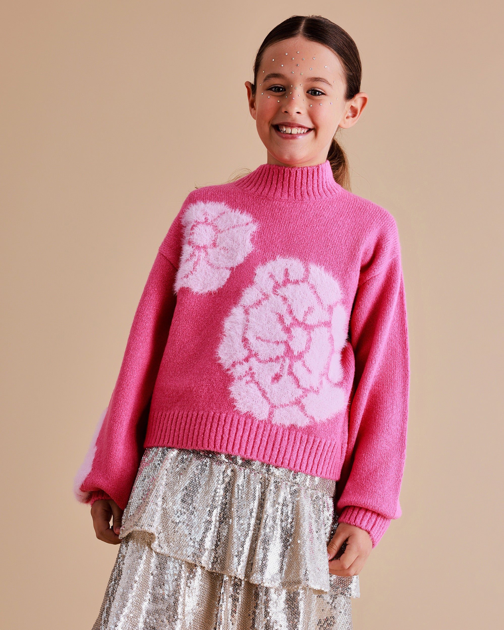 Jersey rosa para niña con cuello alto y flores grandes