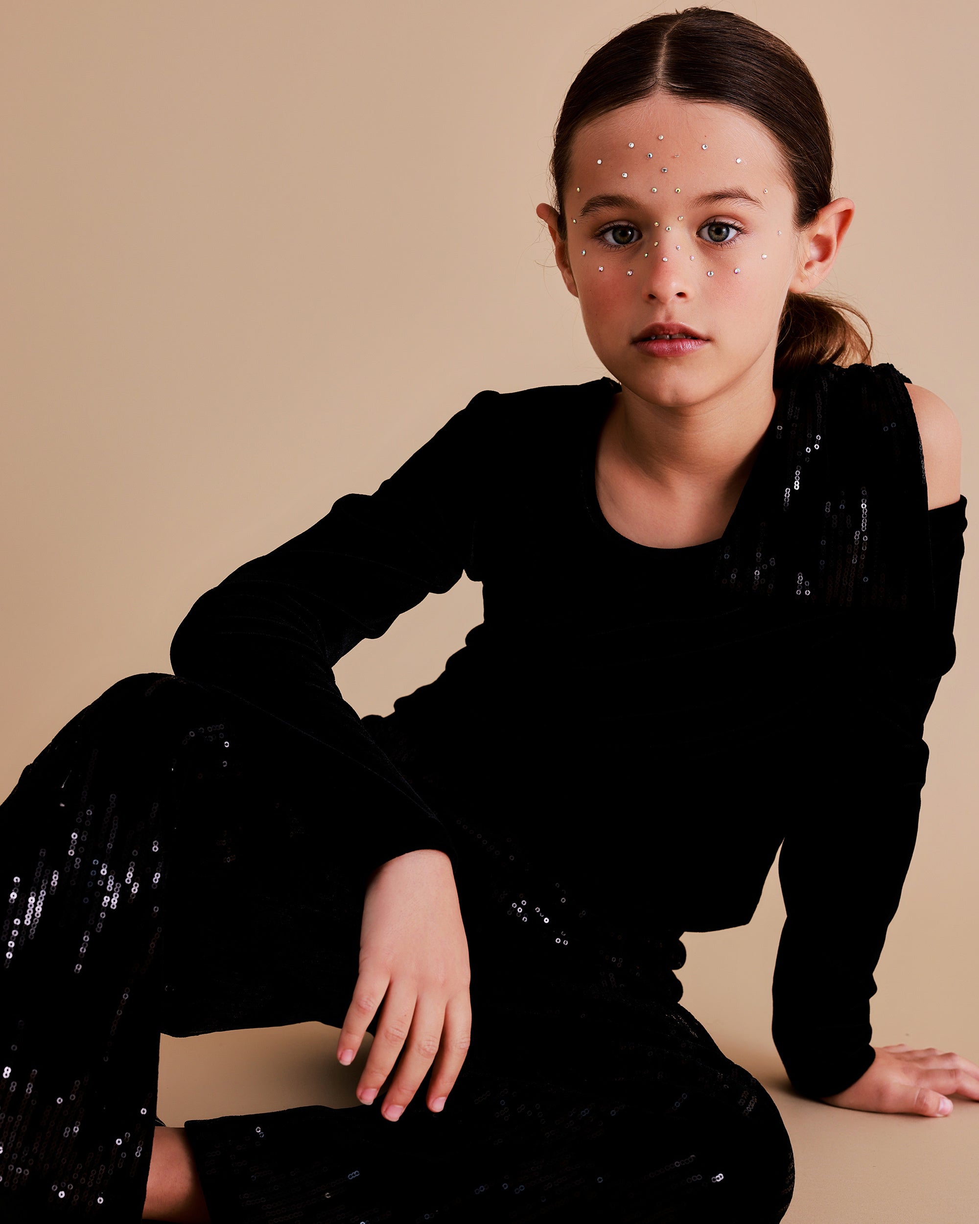 Blusa de niña en terciopelo con detalle de lentejuelas en el