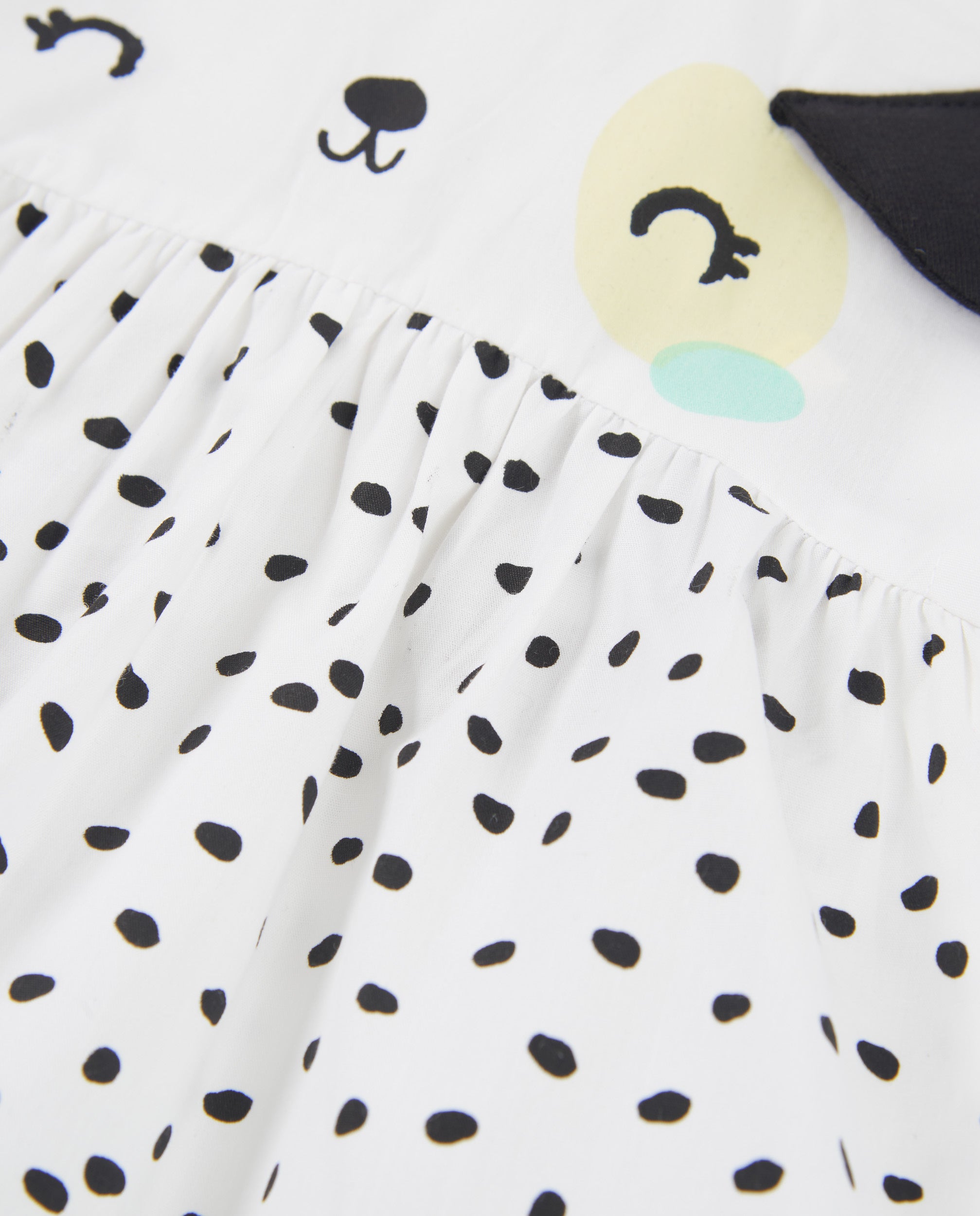 Vestido de recién nacido de plana y diseño de manchitas