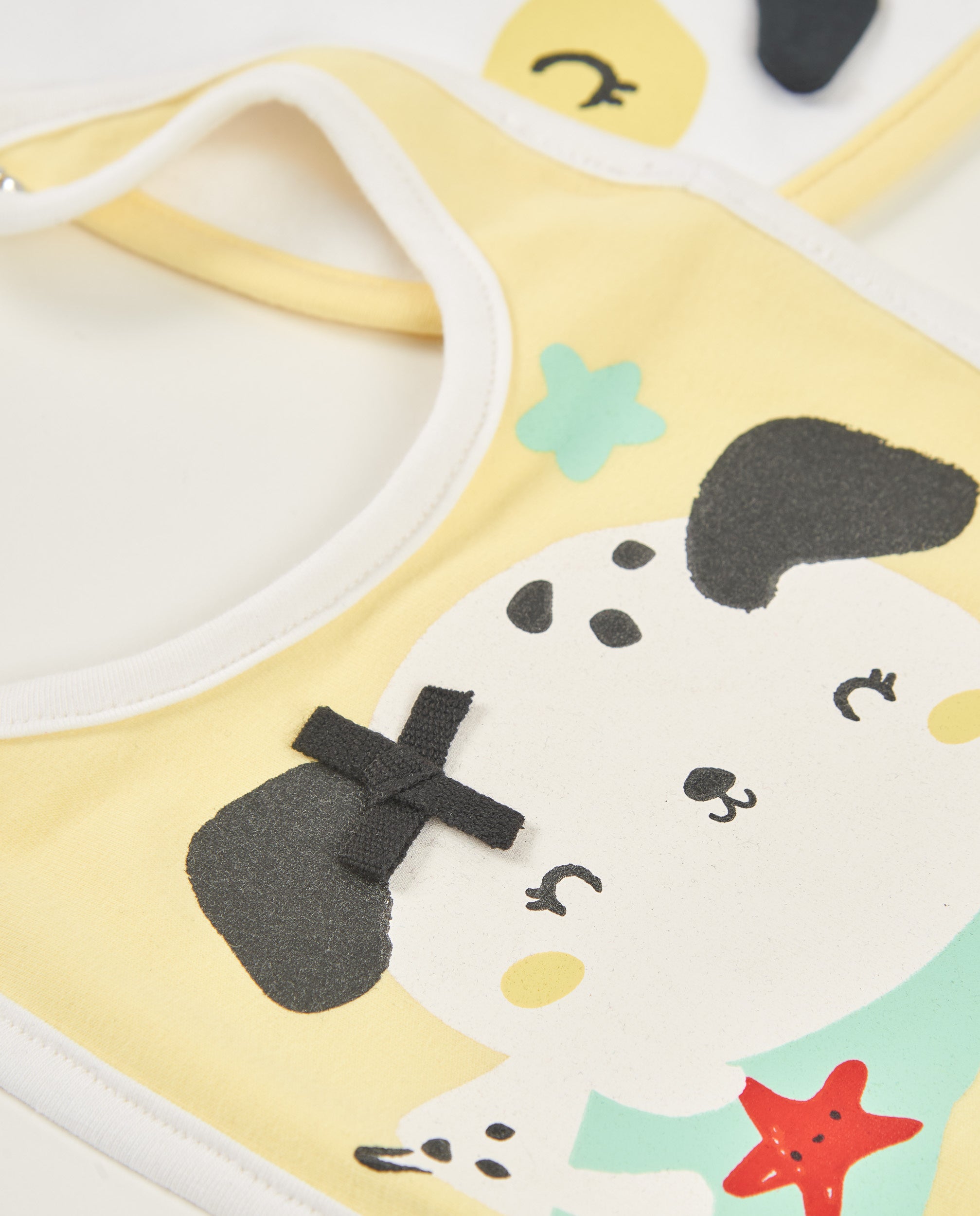 Conjunto de baberos de recién nacido de punto y diseño de