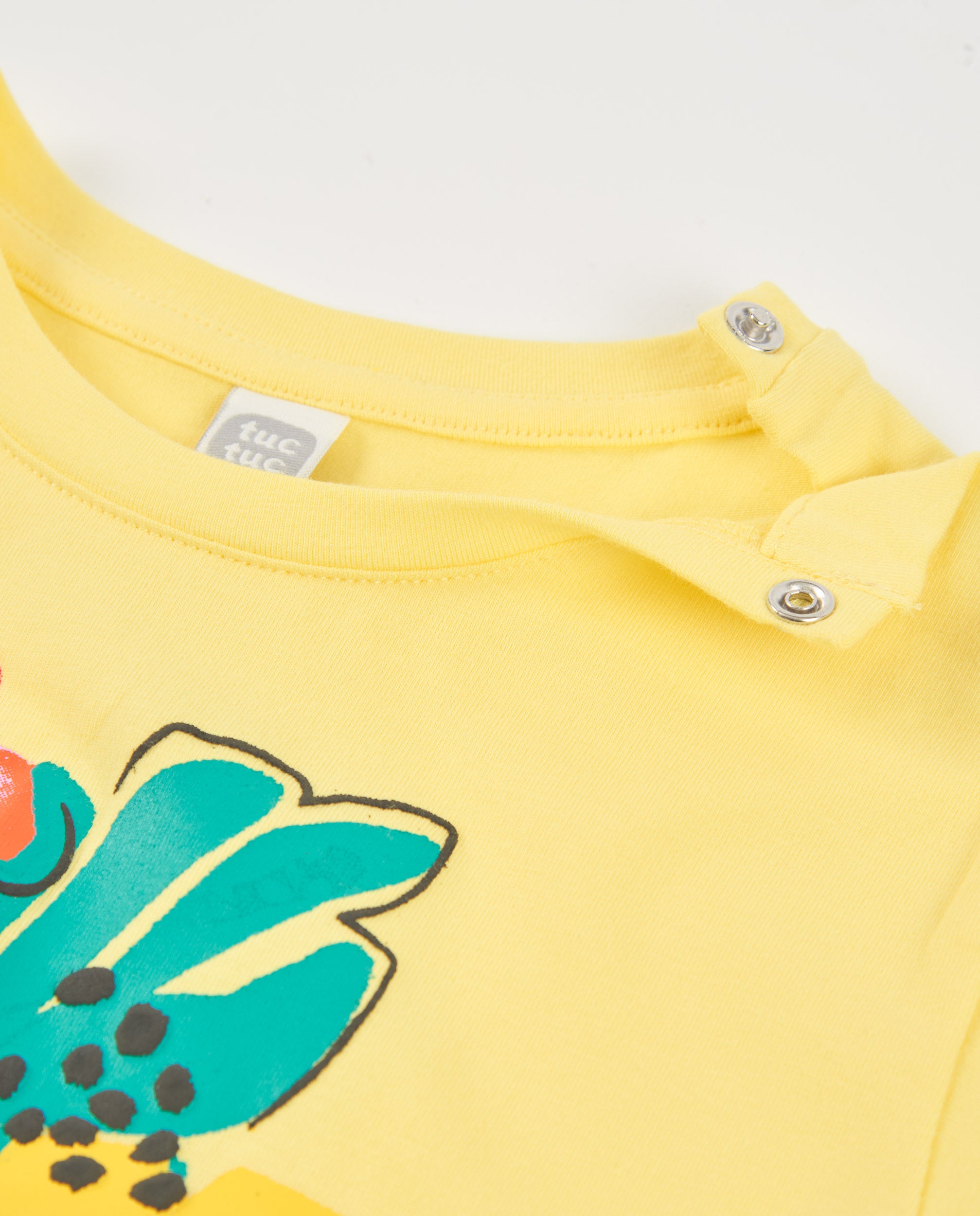 Camiseta de niña de punto y nudo decorativo